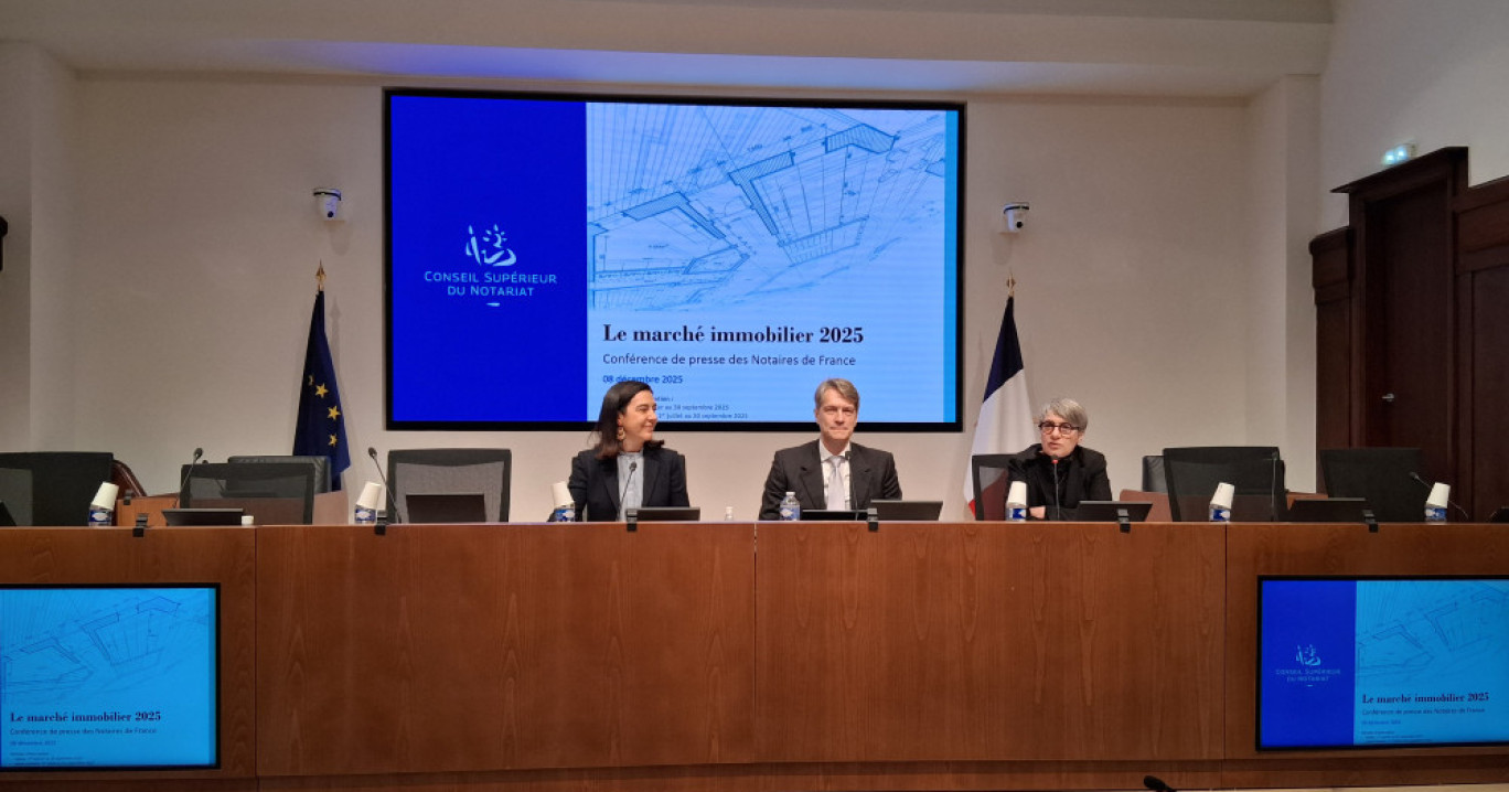 Élodie Frémont, présidente de la commission des statistiques immobilières des Notaires du Grand Paris, Laurent Rose, notaire à Nice et Priscille Caignault, membre du bureau du Conseil supérieur du notariat. © Anne Daubée