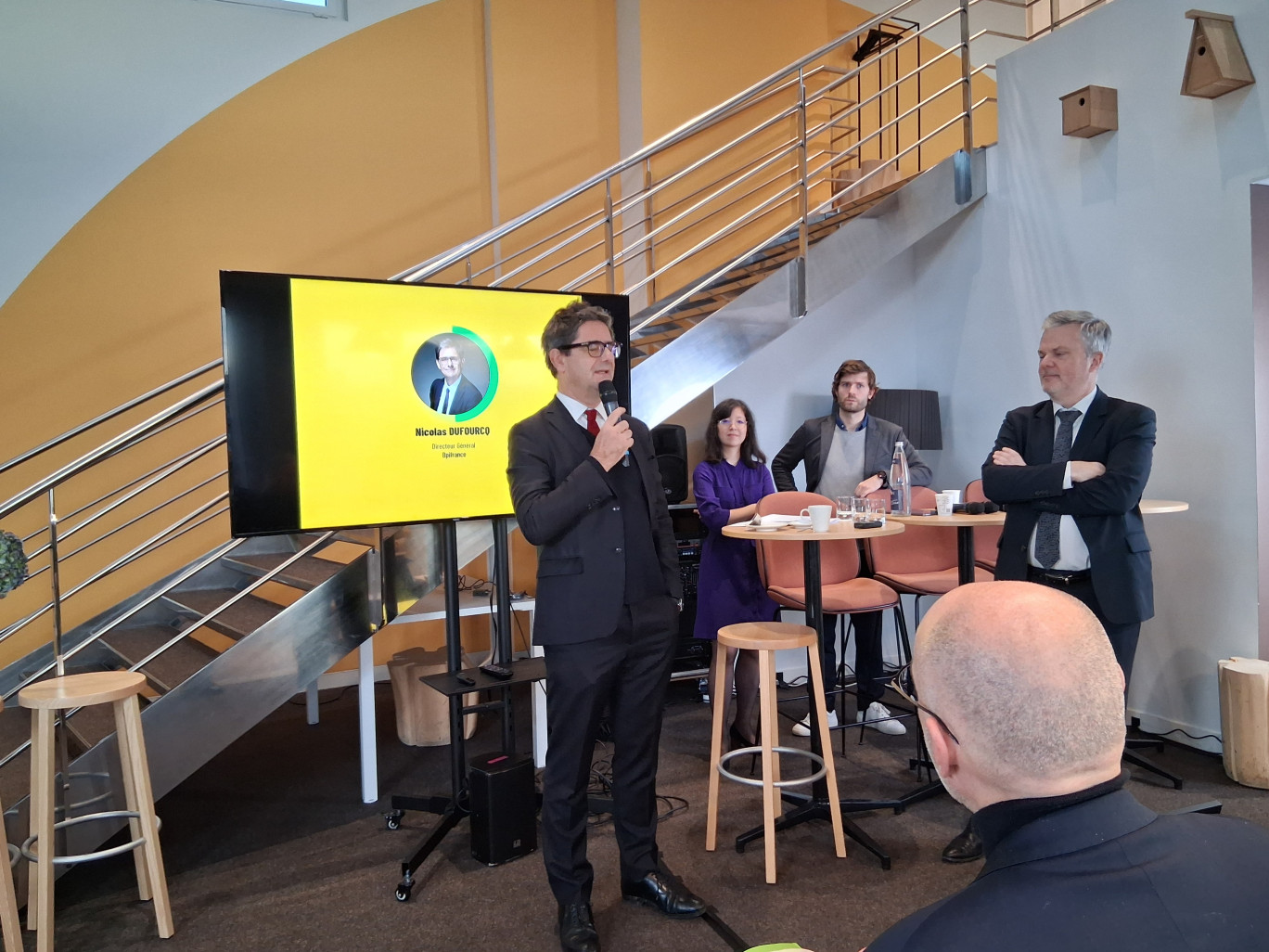 De gauche à droite :  Nicolas Dufourcq, directeur général de Bpifrance  Bao-Tran Nguyen, responsable du pôle études de Bpifrance Le lab  Thomas Bastin, responsable d'études de Bpifrance Le lab  Philippe Mutricy, directeur de l'évaluation, des études et de la prospective de Bpifrance. © Anne Daubrée