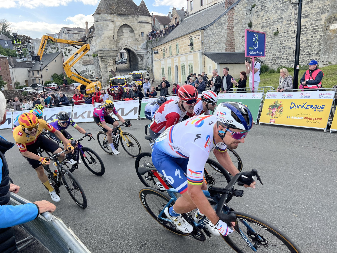 Le peloton des 4 Jours de Dunkerque ici à la porte d'Ardon en 2023 à Laon. (c) ville de Laon
