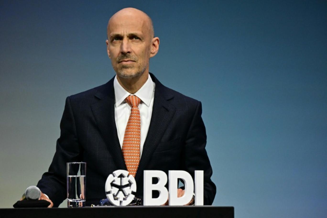 Le chancelier allemand Friedrich Merz, chef du parti conservateur Union chrétienne-démocrate (CDU), lors d'une réunion du groupe parlementaire de l'union des partis conservateurs CDU/CSU, le 2 décembre 2025 à Berlin © Odd ANDERSEN