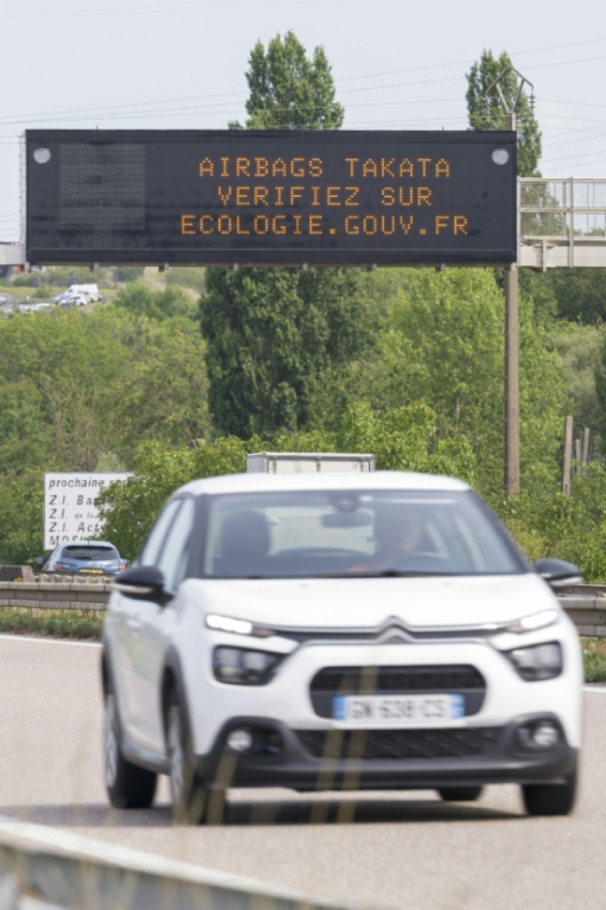 L'association de consommateurs CLCV (Consommation, logement et cadre de vie) a annoncé mercredi lancer une action de groupe visant le constructeur automobile Stellantis au nom de 150 propriétaires de voitures équipées d'airbags Takata défectueux © Jean-Christophe VERHAEGEN