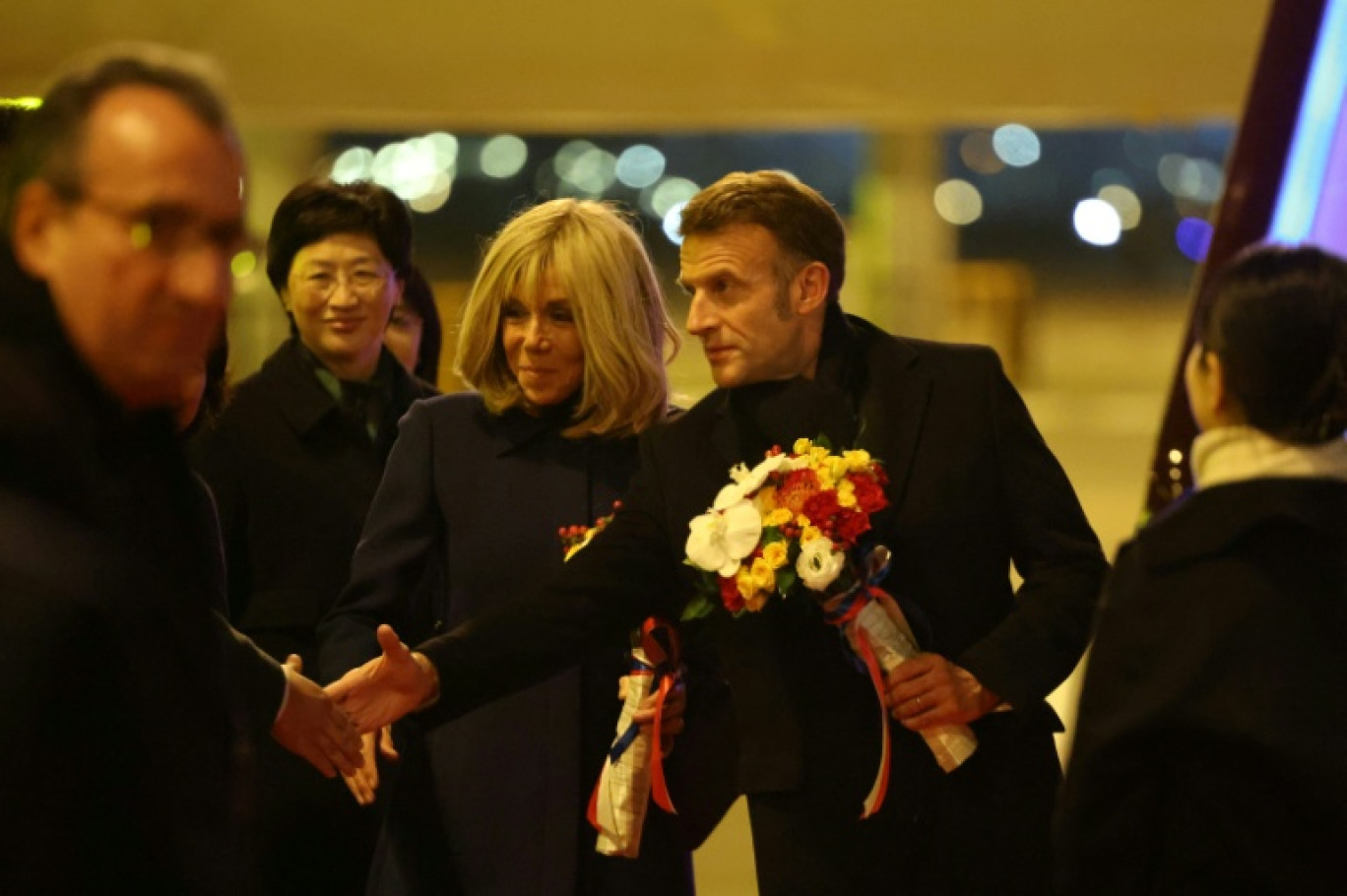 Le président français Emmanuel Macron et son épouse brigitte arrivent à Chengdu, dans la province chinoise du Sichuan, le 4 décembre 2025 © Ludovic MARIN