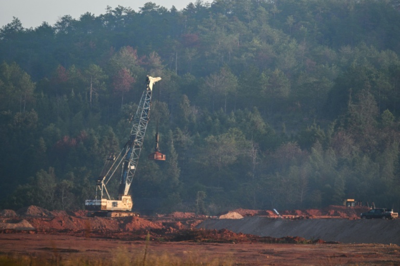 Site du géant étatique chinois China Rare Earth Group qui assure l'exploitation des terres rares, le 21 novembre 2025 à Ganzhou, dans la province du Jiangxi, dans l'est de la Chine © Hector RETAMAL