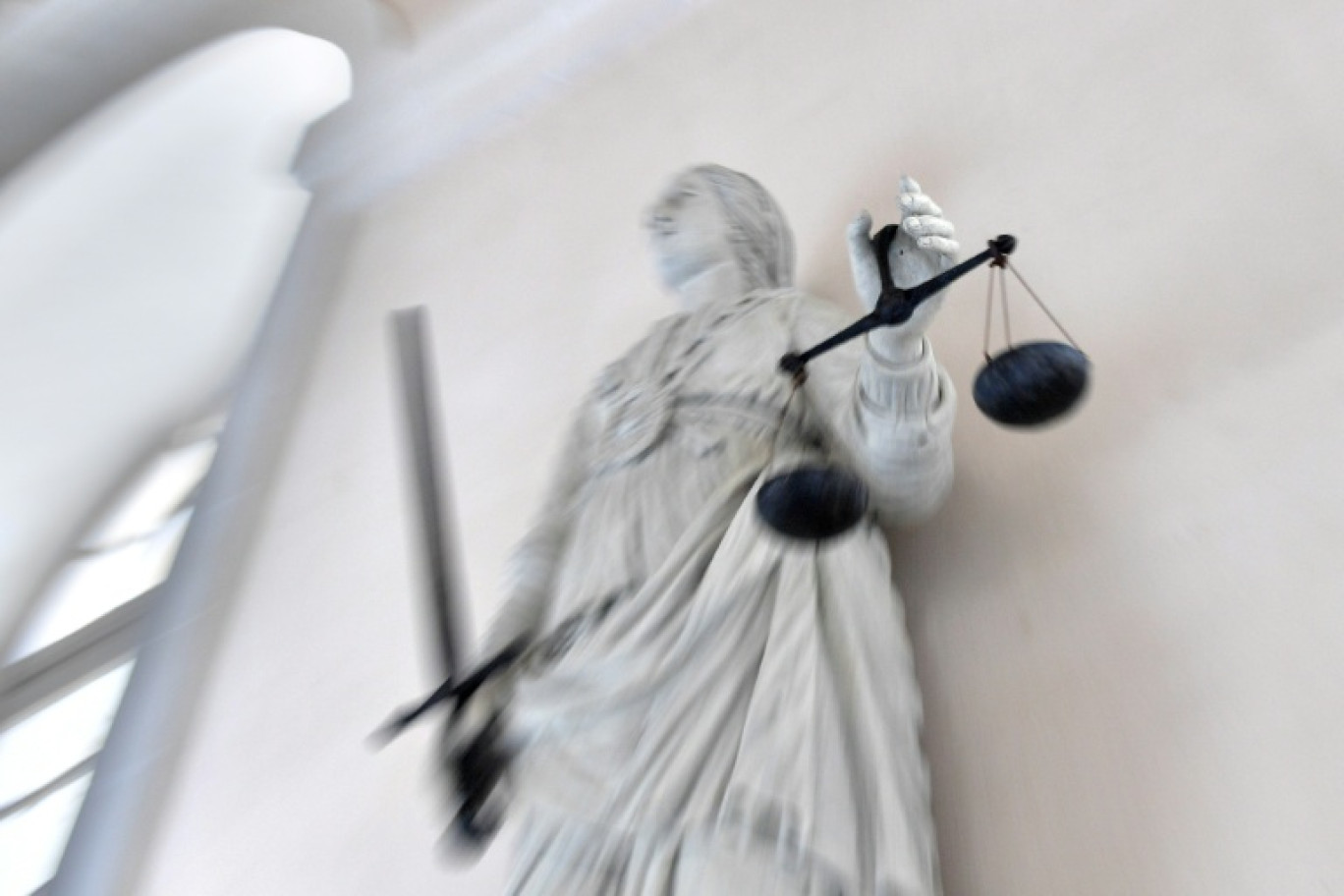 "Je suis brûlée à l'intérieur": Asma*, victime d'une tentative d'immolation en 2021 à Nice, a livré le récit glaçant de l'attaque et de ses conséquences devant la cour d'assises d'appel du Var où son ex-mari risque la réclusion à perpétuité © LOIC VENANCE