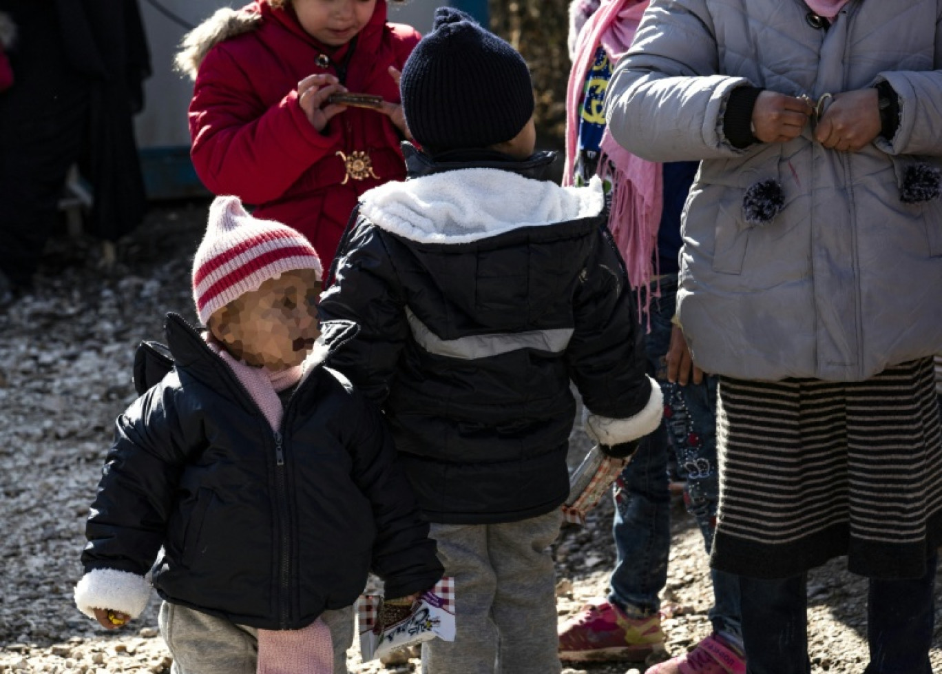 Des enfants, parmi lesquels deux Français, dans le camp de réfugiés d'al-Hol administré par les Kurdes, au nord-est de la Syrie, le 25 janvier 2020 © DELIL SOULEIMAN