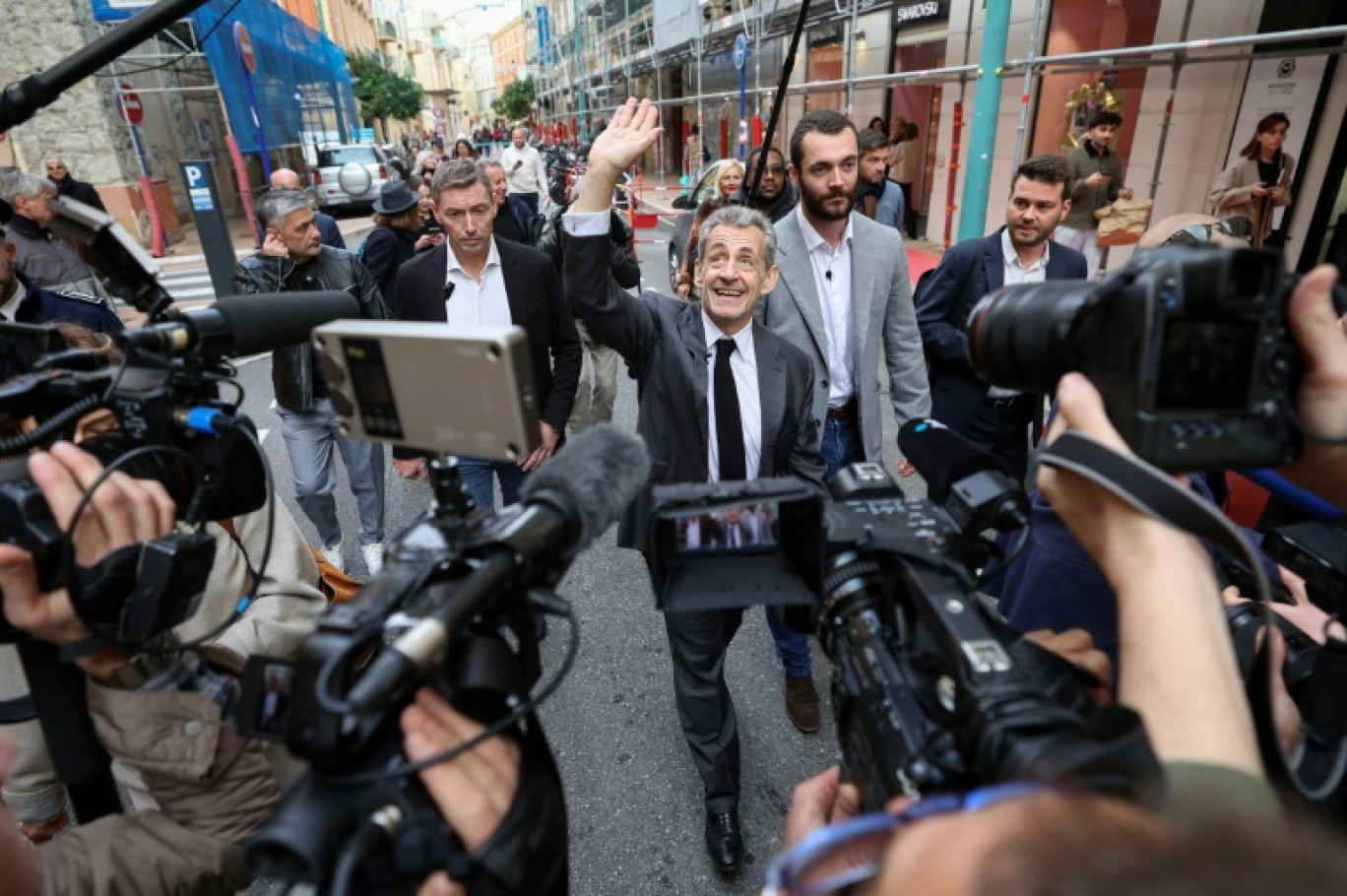 Nicolas et Louis Sarkozy à Menton, le 12 décembre 2025 © Valery HACHE