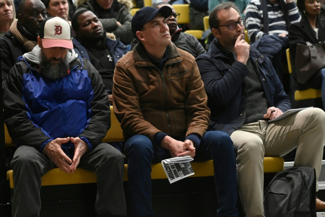 Des salariés de l'usine Brandt participent à une réunion d'information sur les possibilités de reconversion professionnelle, le 15 décembre à Saint-Jean-de-la-Ruelle, près d'Orléans, le 15 décembre 2025 dans le Loiret
 The judicial liquidation of the Brandt household appliance group, announced on December 12, 2025 by the Nanterre Economic Court, marks the end of a major name in French industry during the post-war boom years, which has changed hands several times in recent decades. © JEAN-FRANCOIS MONIER