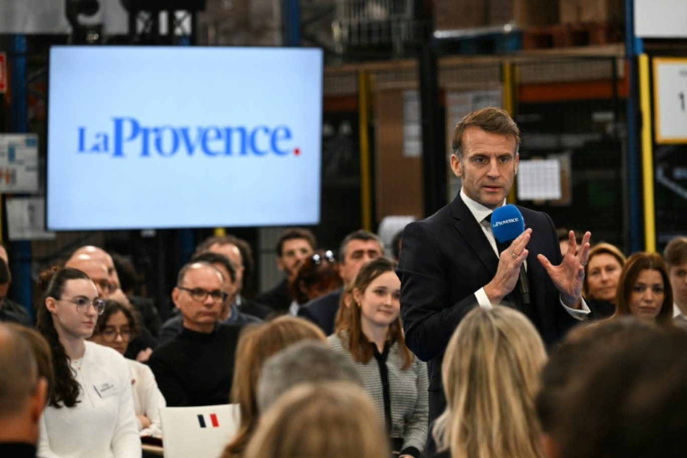 Emmanuel Macron rencontre des lecteurs de La Provence, à Marseille le 16 décembre 2025 © Miguel MEDINA