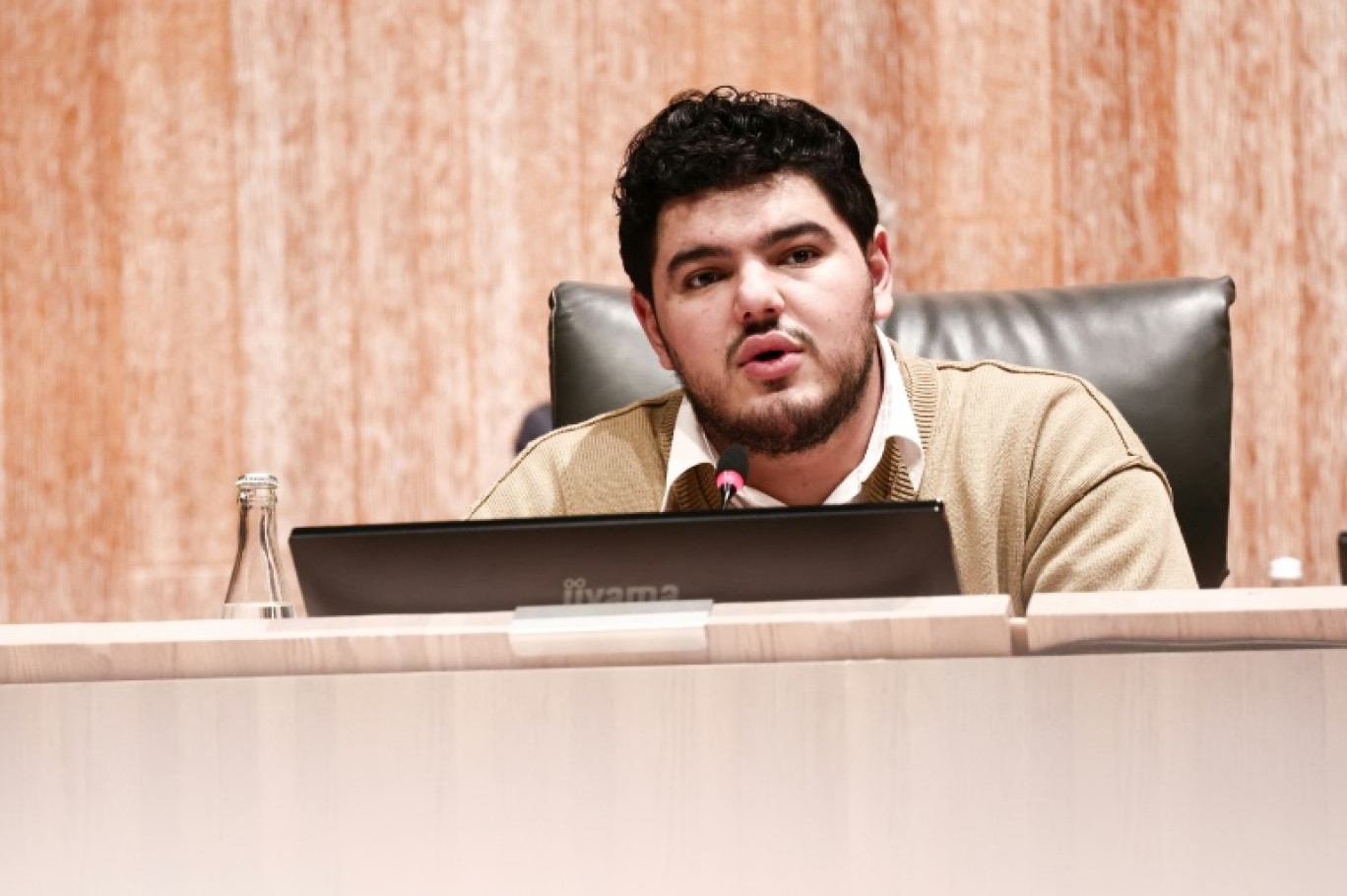 Amine Kessaci intervient au conseil municipal de Marseille le 18 décembre 2025 © Thibaud MORITZ