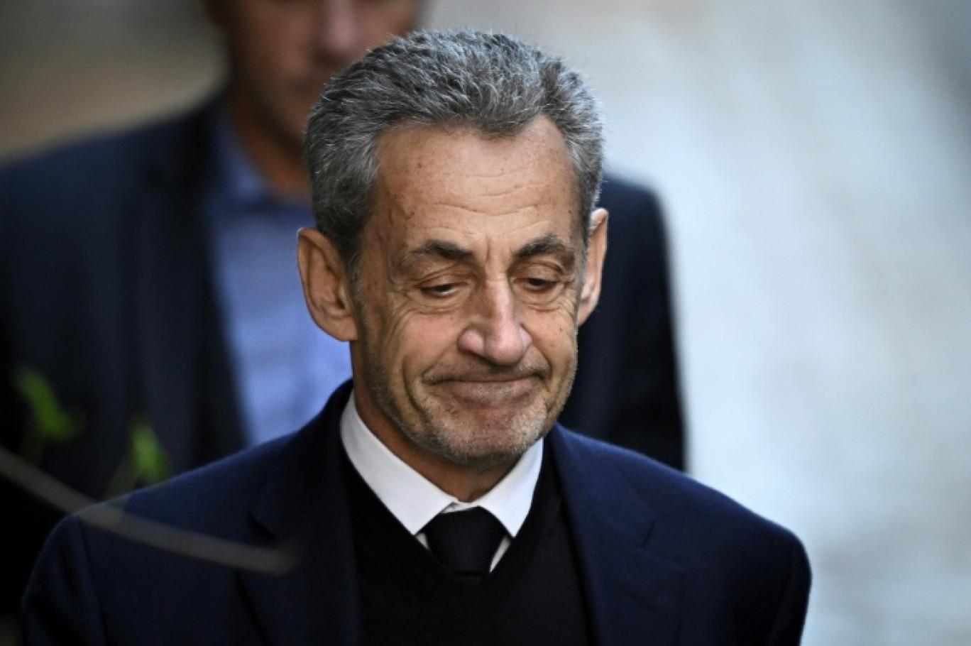 L'ancien président Nicolas Sarkozy quitte son domicile pour être écroué à la prison de la Santé à Paris, le 21 octobre 2025 © JULIEN DE ROSA