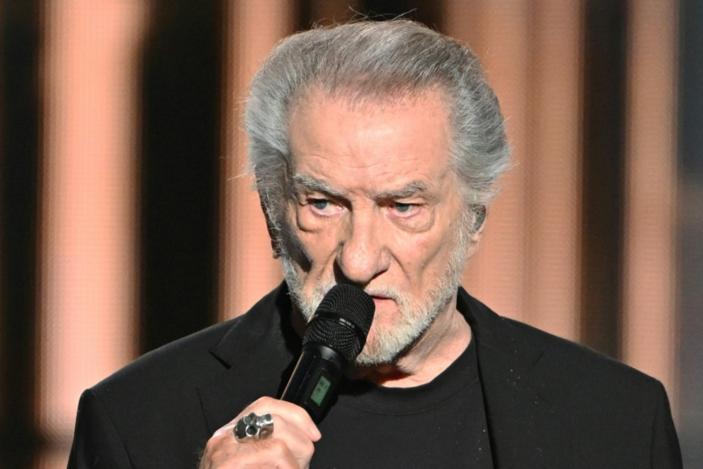 Le chanteur Eddy Mitchell sur scène aux 40èmes Victoires de la Musique le 14 février 2025 à Boulogne-Billancourt, près de Paris © Bertrand GUAY