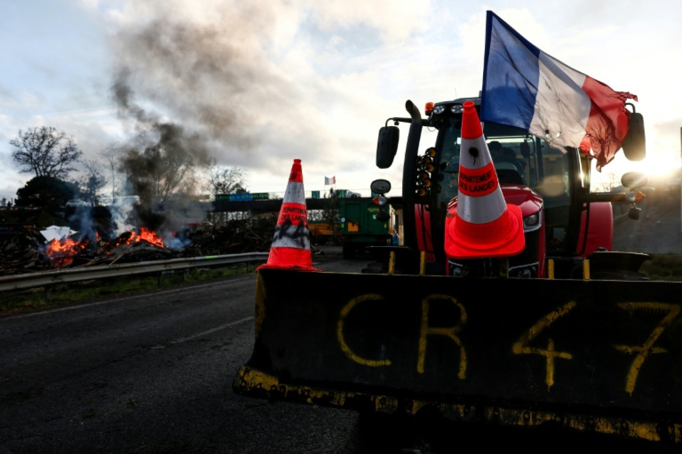 L'A63 à Cestas, au sud de Bordeaux, bloquée par des agriculteurs, le 22 décembre 2025 © ROMAIN PERROCHEAU
