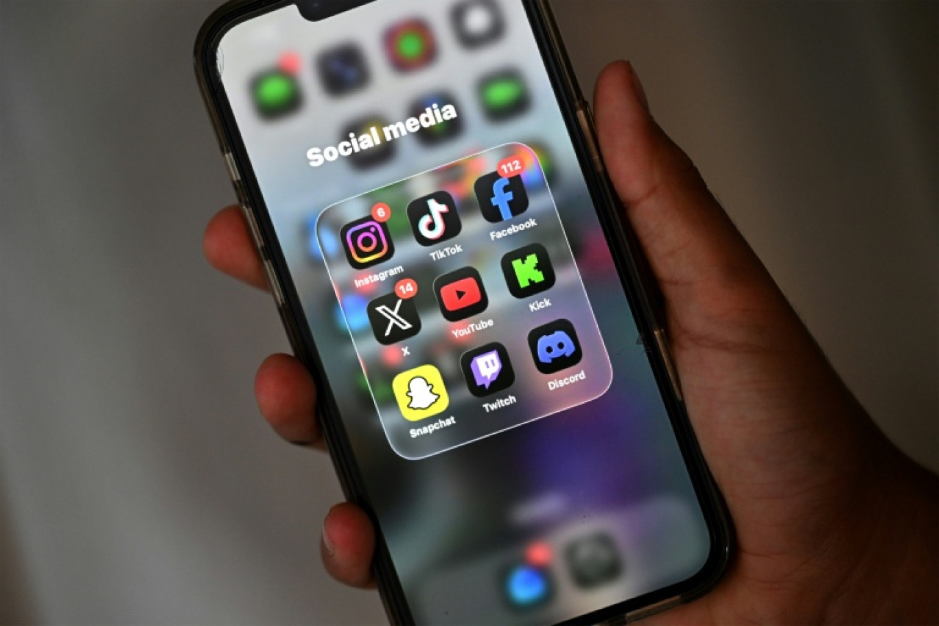 Le gouvernement veut interdire les réseaux sociaux aux moins de 15 ans dès la rentrée 2026 © Saeed KHAN