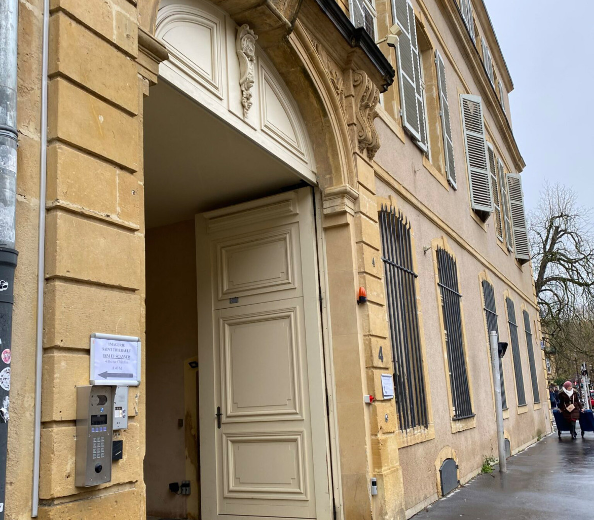 © CHR Metz-Thionville. Implanté au centre-ville de Metz, le centre de consultations Saint-Thiébault du CHR Metz-Thionville s’étend sur un plateau de 500 m2.