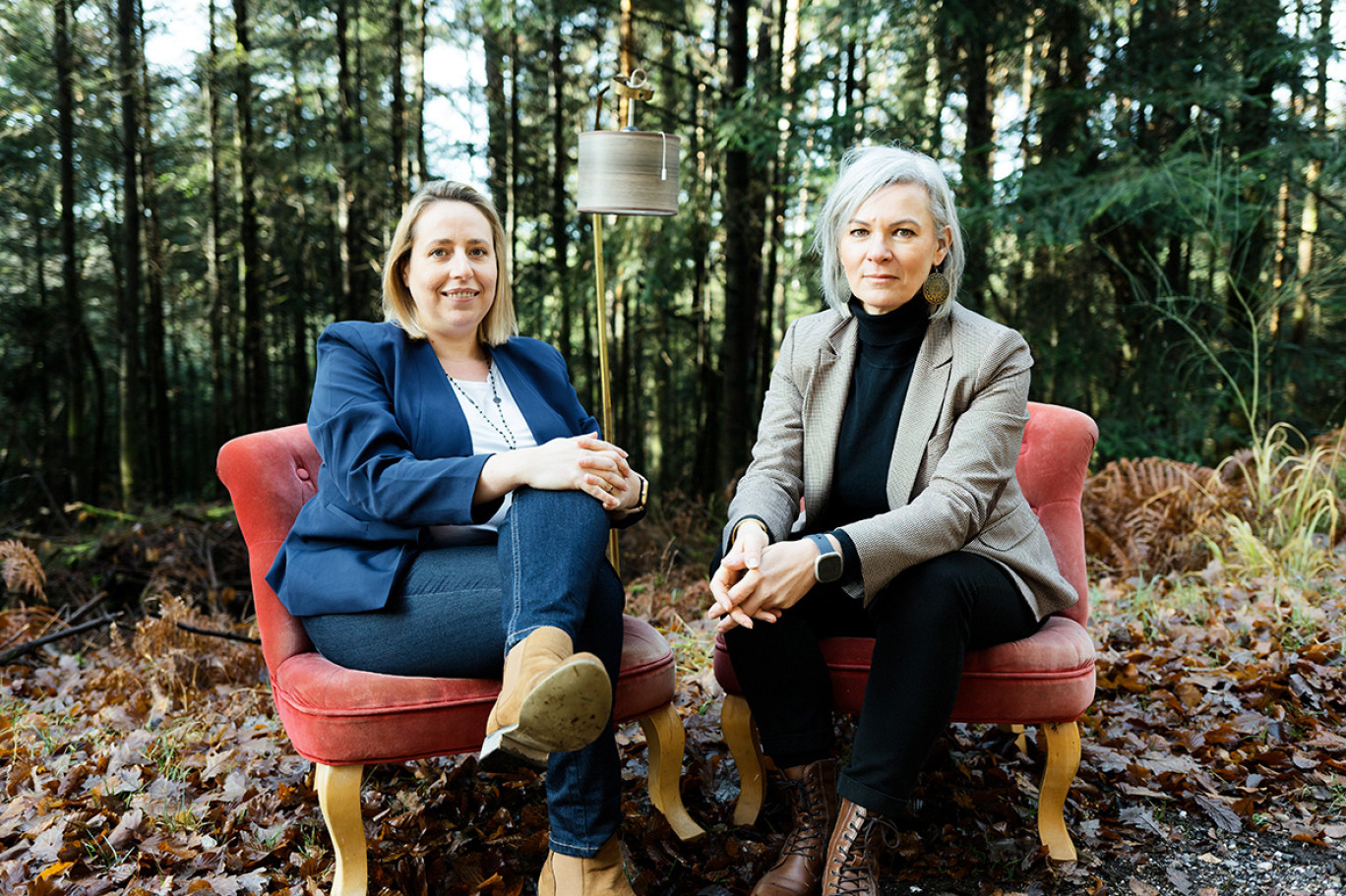 Blandine Muller et Hélène Koehler, du cabinet Zebre, au cœur de leur «bureau», les quelque 5 874 m² du département des Vosges. © Benjamin Prost 