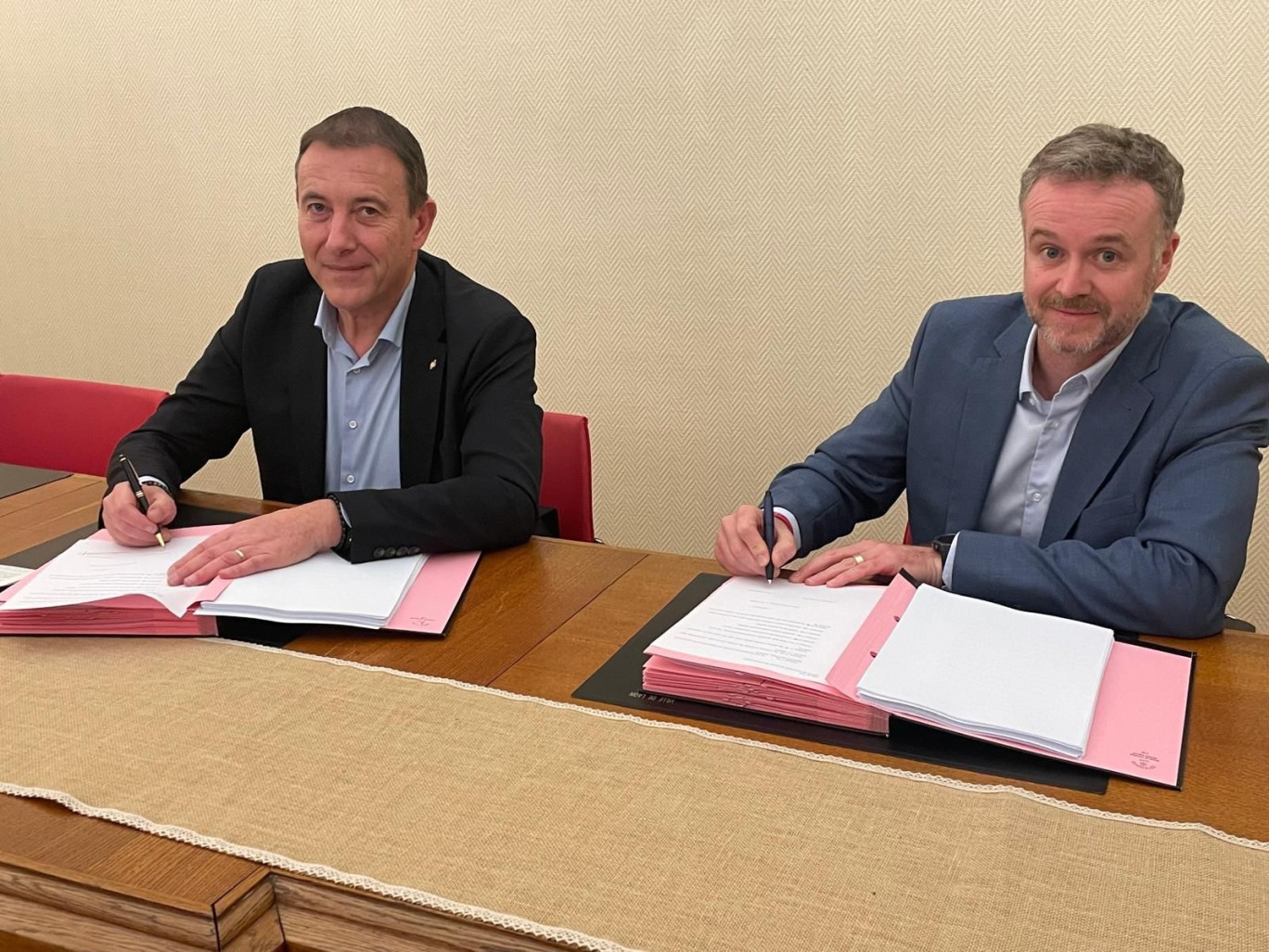 Eric Delhaye, maire de Laon et Jean-Gabriel Frey, directeur Réseaux Hauts-de-France & Champagne-Ardenne d’Engies Solutions.