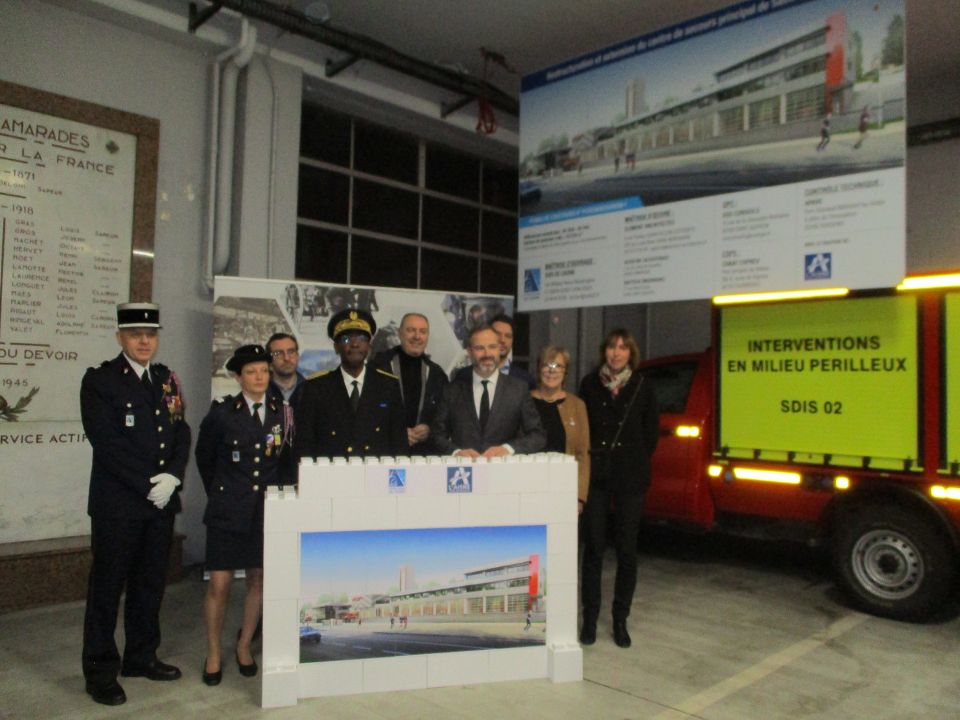 Une première pierre posée symboliquement qui marque le démarrage d’un chantier «très attendu» des sapeurs-pompiers du centre de secours de Saint-Quentin.