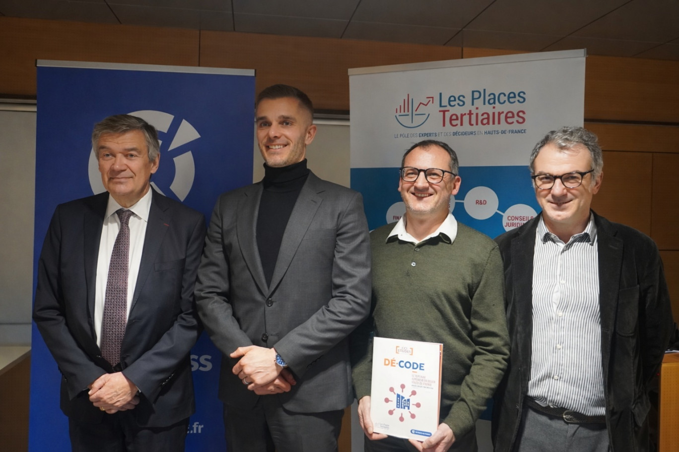 Philippe Hourdain, président de la CCI Hauts-de-France, Antoine Leduc, président de l'association Les Places Tertiaires, Grégory Stanislawski, directeur des études de la CCI et Nicolas Sarosdi, DG des Places Tertiaires. © Aletheia Press / L. Péron-Vranesic