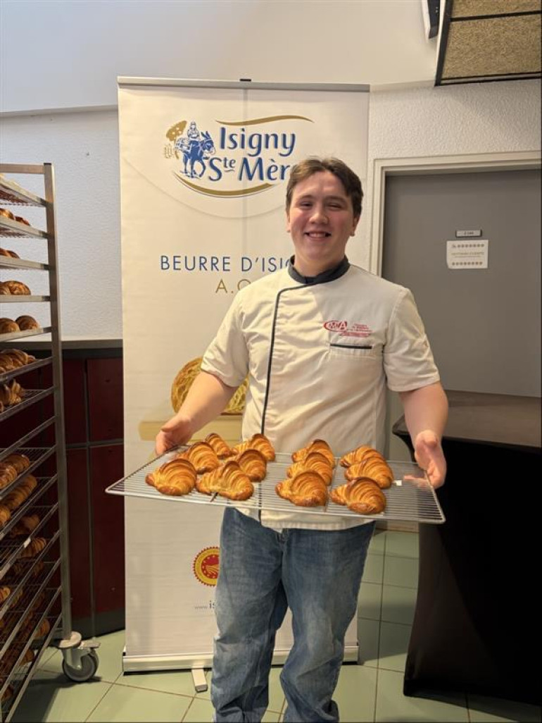 Tao Perica Mail, formé à la CMA Simone Veil de Rouen (76) représentera la Seine-Maritime lors de la grande finale du Concours du meilleur croissant au Beurre d'Isigny AOP. © DR 