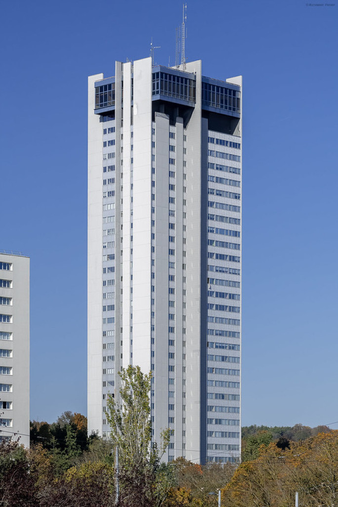 La Tour Panoramique, les Aulnes, à Maxéville, compte 109 logements. Suite à des problèmes financiers (déficit de l'ordre de 800 000 € par an) la démolition du bâtiment est programmée courant 2026. © Alexandre Prevot (Flickr)