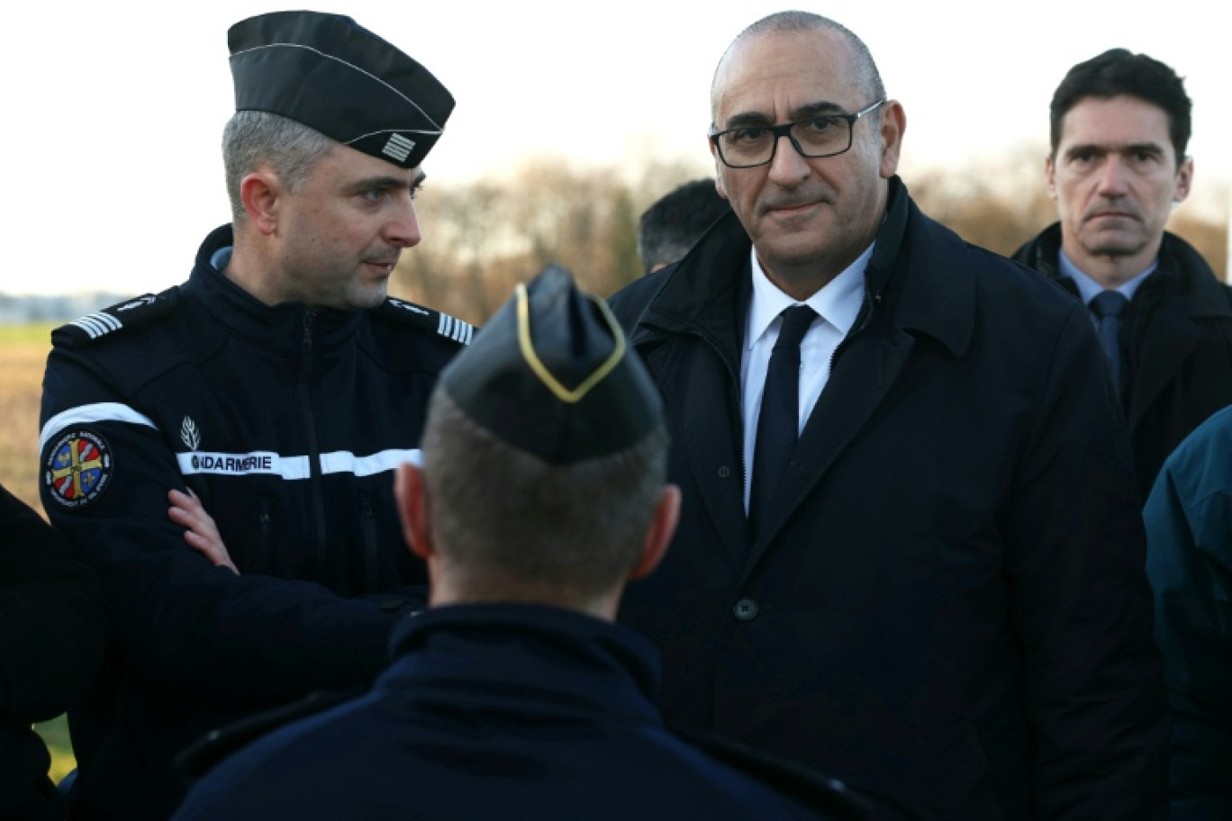 Le ministre de l'Intérieur, Laurent Nuñez, avec de gendarmes à Domont (Val-d'Oise), le 31 décembre 2025 © Alain JOCARD