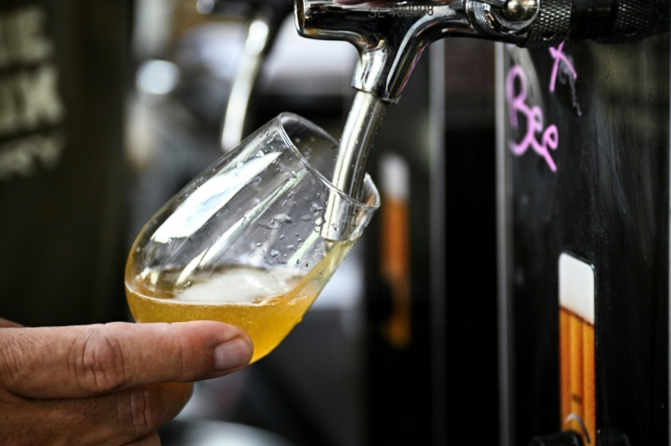 Le coût global de l'alcool pour la société est de 102 milliards d'euros par an, selon l'Observatoire français des drogues et des tendances addictives © JULIEN DE ROSA