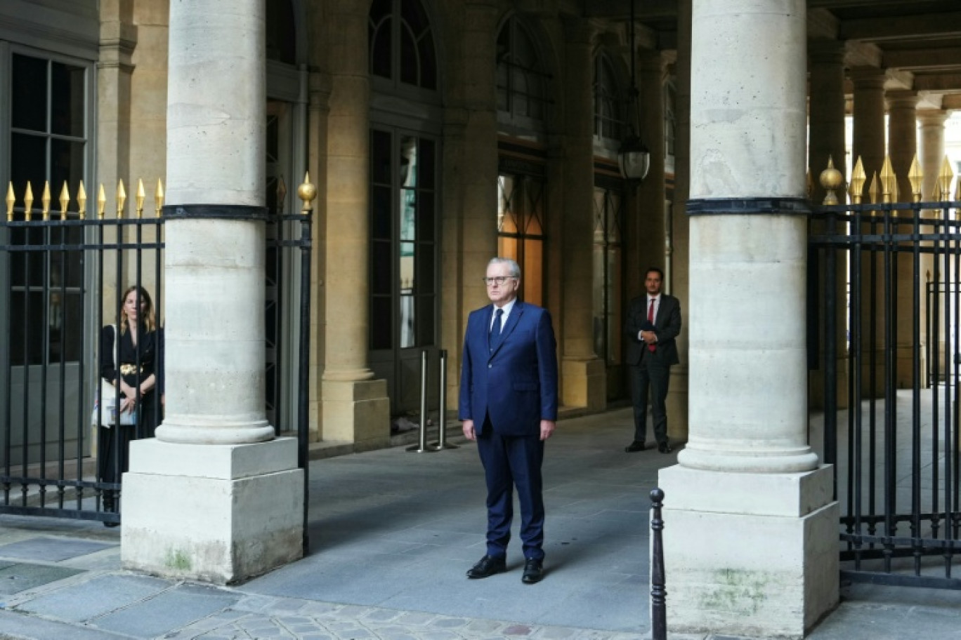 Le président du Conseil constitutionnel Richard Ferrand devant l'entrée du Conseil à Paris, le 9 octobre 2025 © Dimitar DILKOFF