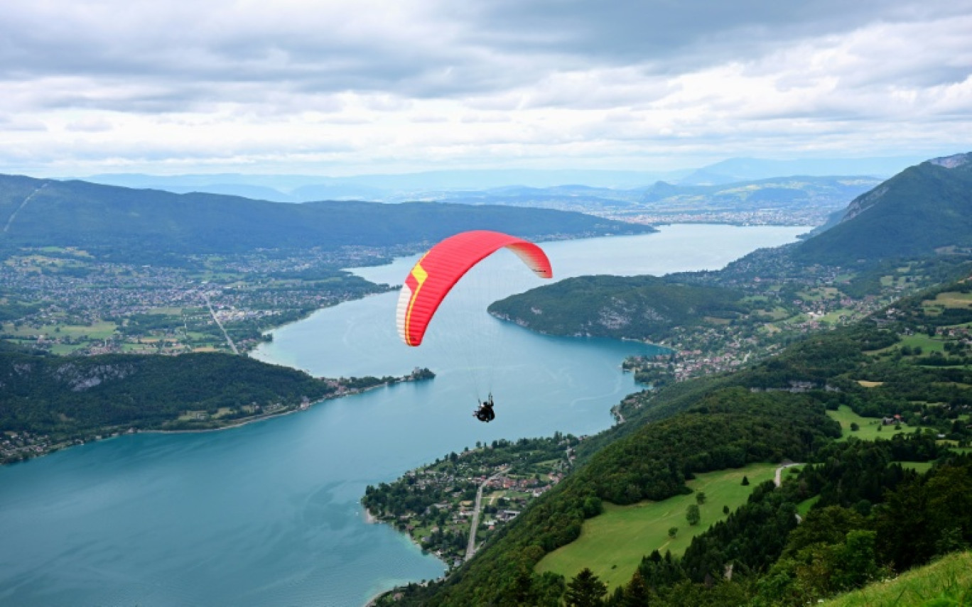 Au-dessus du lac d'Annecy, le 1er août 2023 © Emmanuel DUNAND