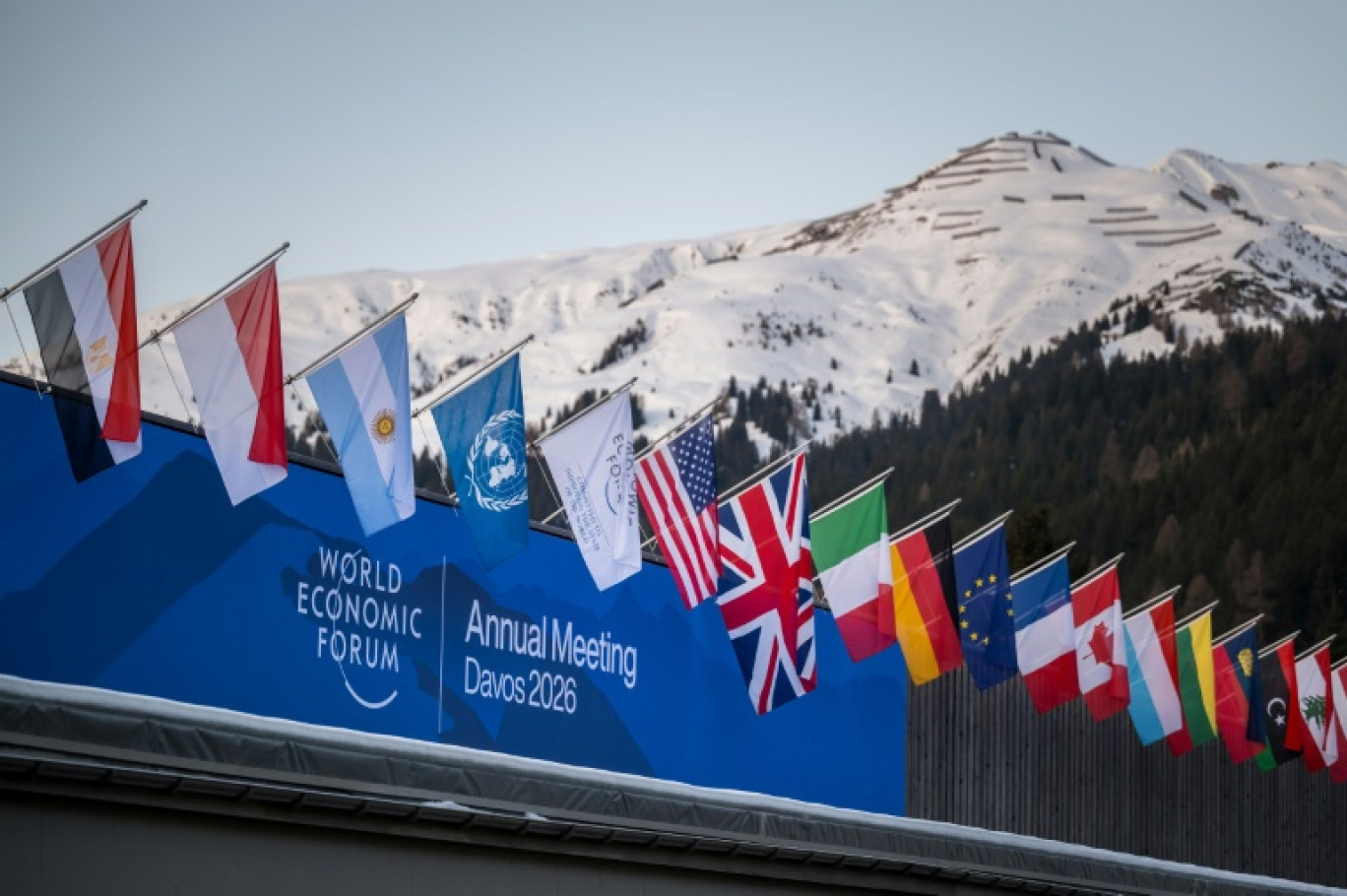 Le Forum économique de Davos va offrir mardi une tribune aux dirigeants européens à la veille de l'arrivée dans la station suisse de Donald Trump, qui les menace au Groenland © Fabrice COFFRINI