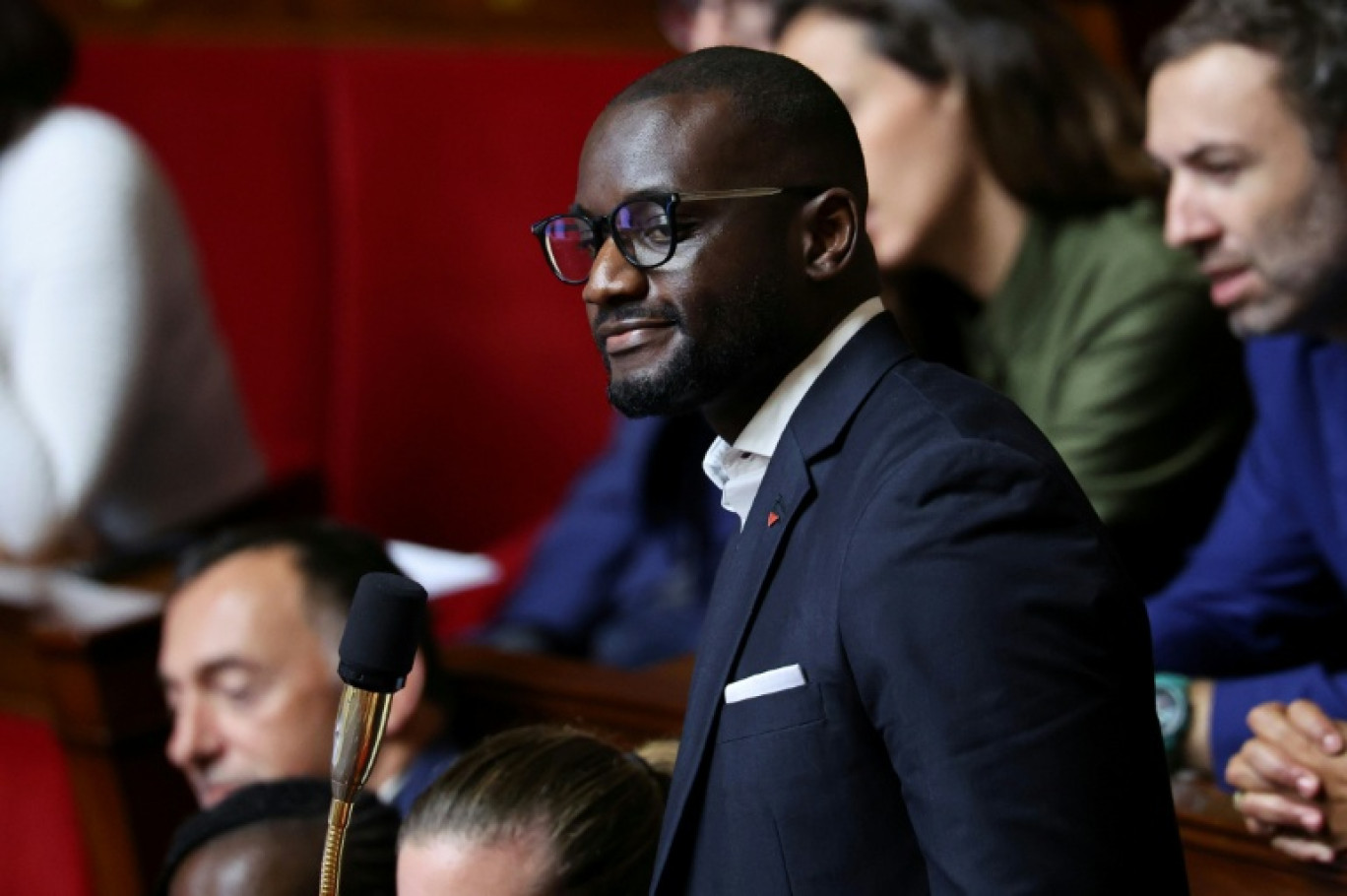 Le député LFI Carlos Martens Bilongo sur les bancs de l'Assemblée nationale, à Paris le 21 octobre 2025 © Anne-Christine POUJOULAT