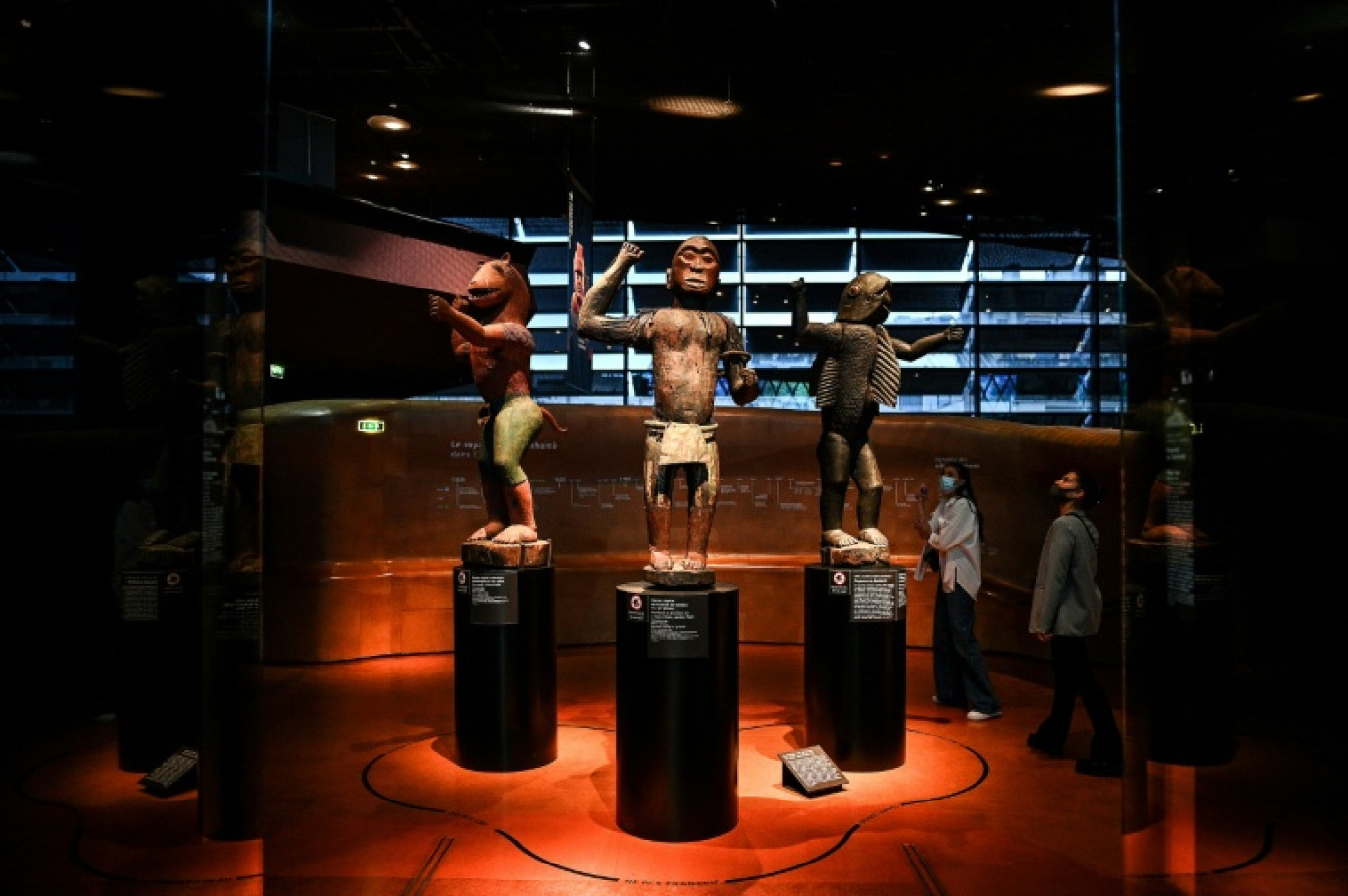 Les statues des Œuvres des trésors royaux d'Abomey exposées puis restituées au Bénin, au Musée du quai Branly à Paris le 10 septembre 2021 © Christophe ARCHAMBAULT