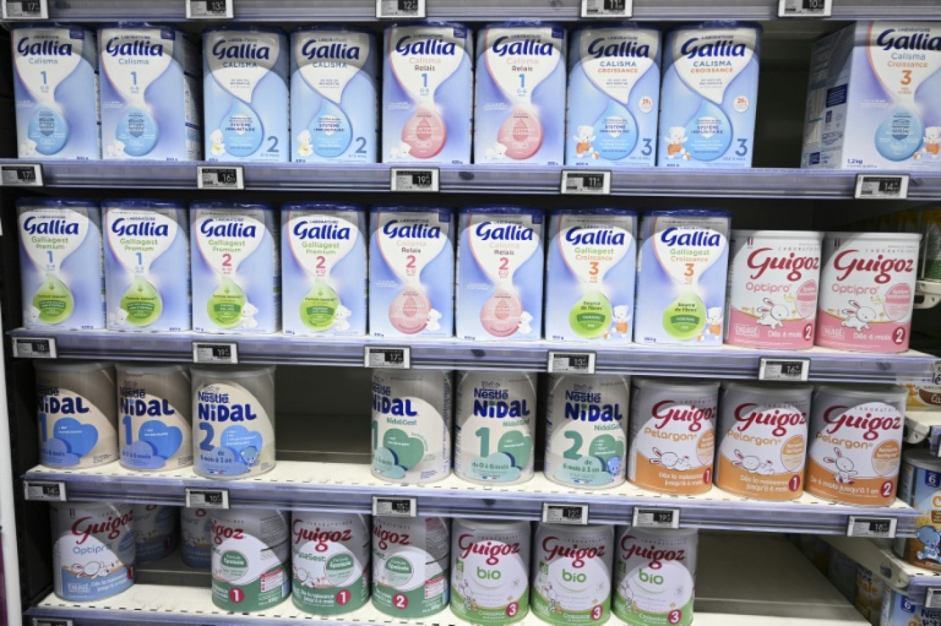 Des boîtes de lait infantile dans un supermarché près de Marseille, le 3 novembre 2022 © Christophe SIMON