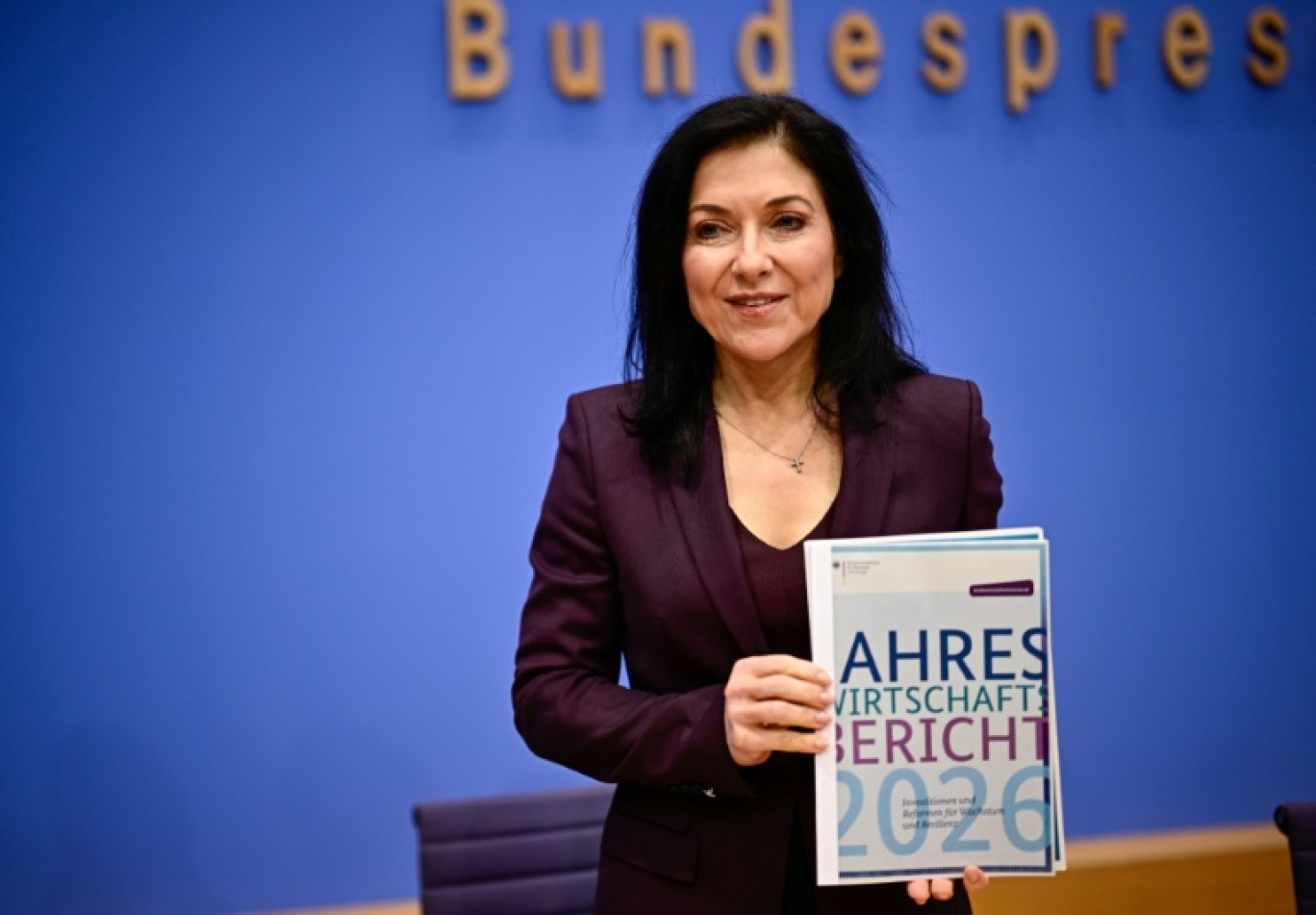 La ministre allemande de l'Économie et de l'Énergie, Katherina Reiche, présente le rapport annuel sur l'économie allemande pour 2026, le 28 janvier 2026 à Berlin © Tobias SCHWARZ