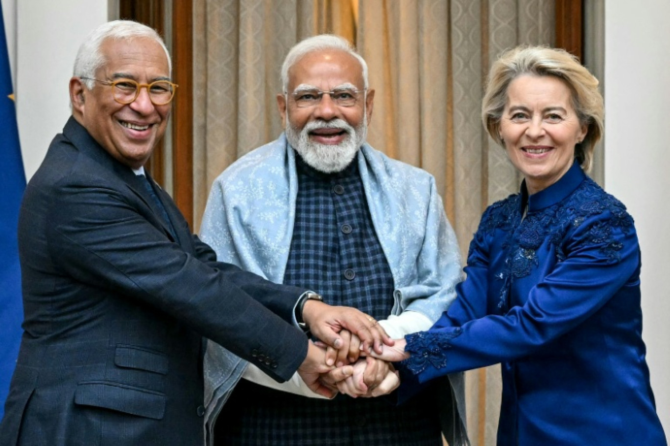 Le Premier ministre indien Narendra Modi (c) avec la présidente de la Commission européenne Ursula von der Leyen (d) et le président du Conseil européen Antonio Costa, à New Delhi, le 27 janvier 2026 © Sajjad HUSSAIN