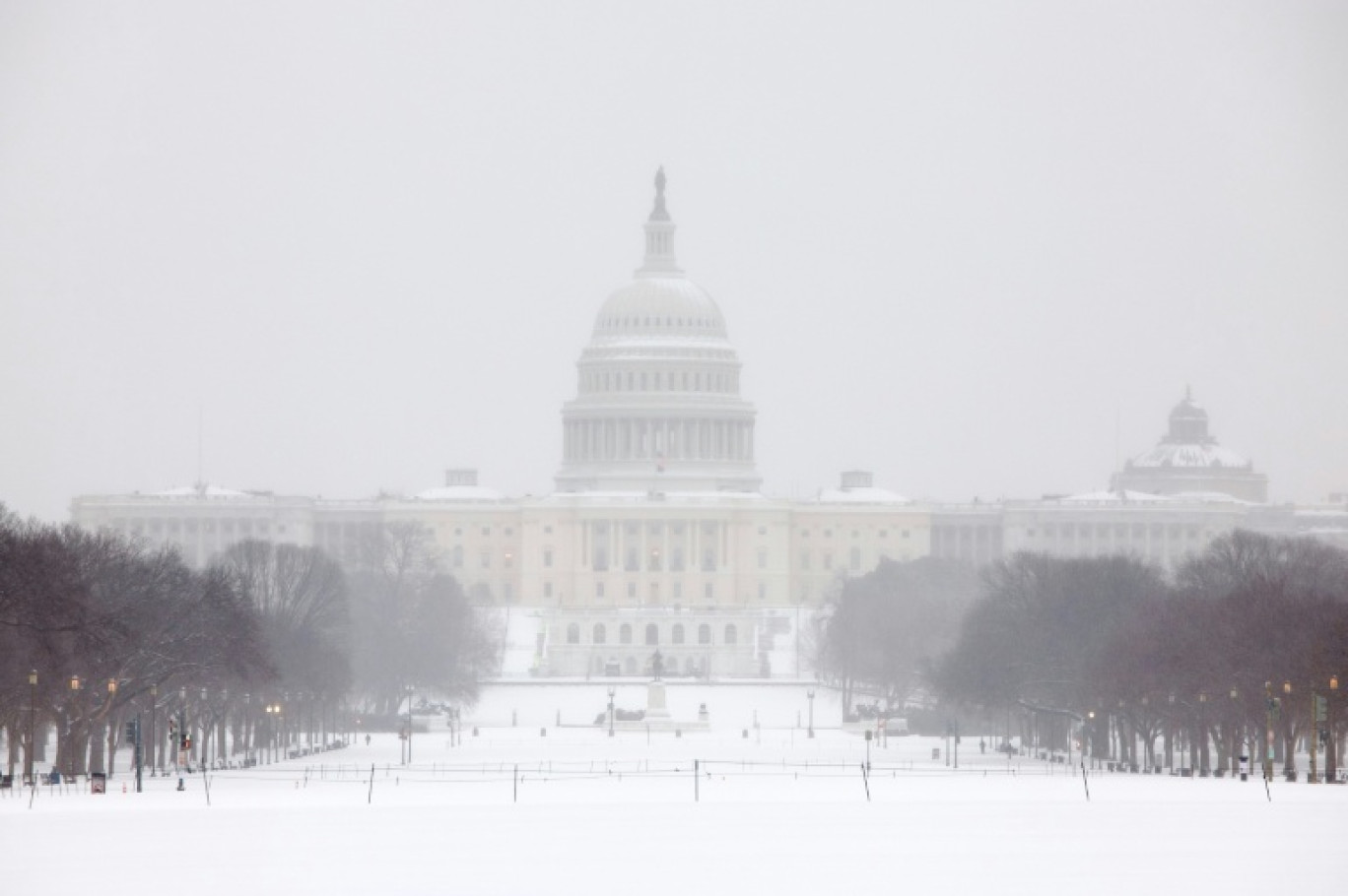 Le Capitole de Washington, siège du Congrès américain, sous la neige le 25 janvier 2026 © Amid FARAHI
