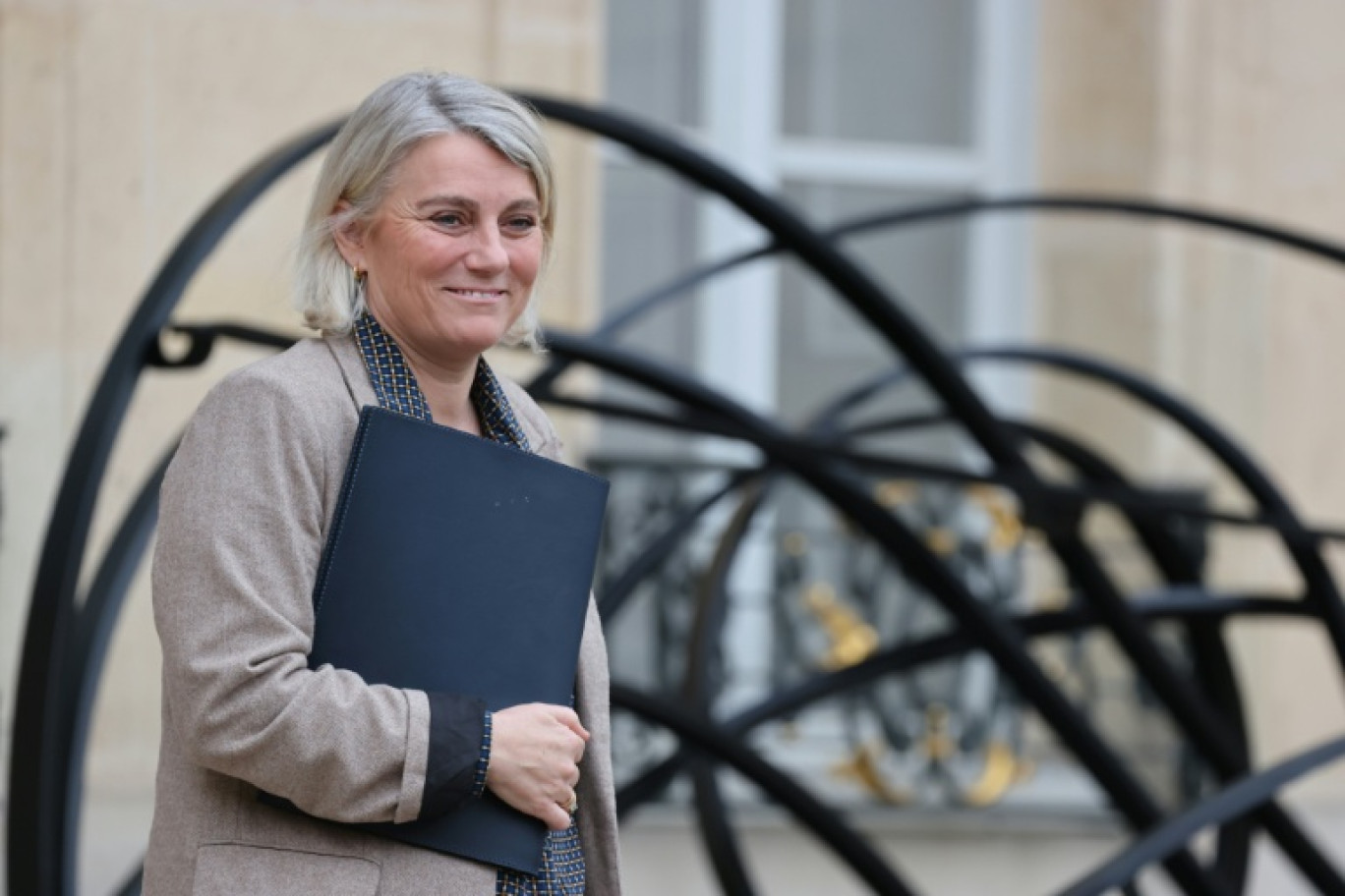 La ministre de la Santé Stéphanie Rist à la sortie de l'Elysée, le 28 janvier 2026 à Paris © Ludovic MARIN