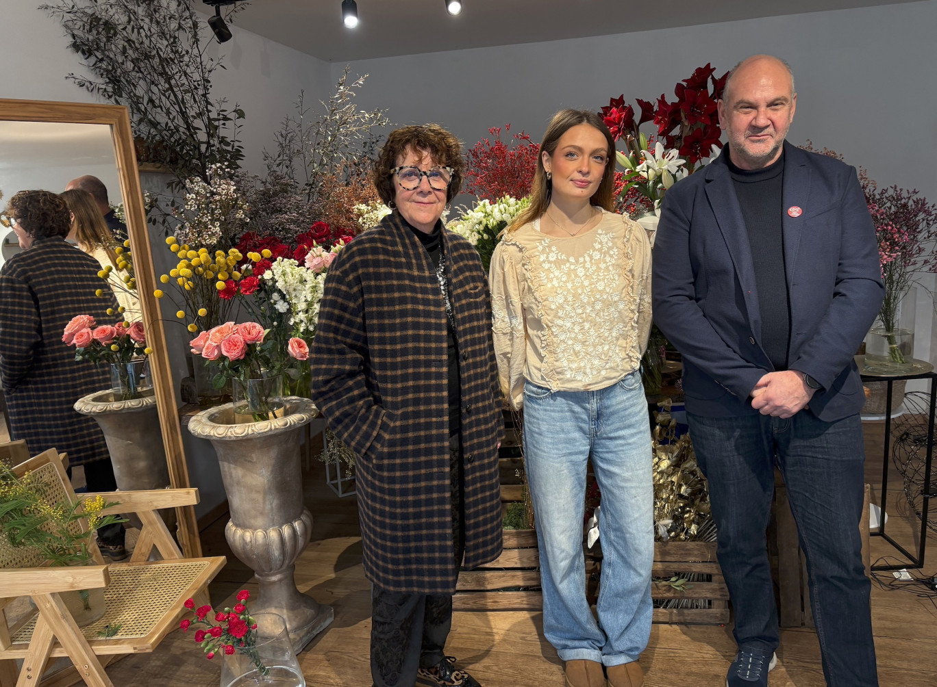 © Alexandra MARQUET. Mélina Jamain entourée de Martine Joly et Philippe Tournois, au coeur de sa  boutique.