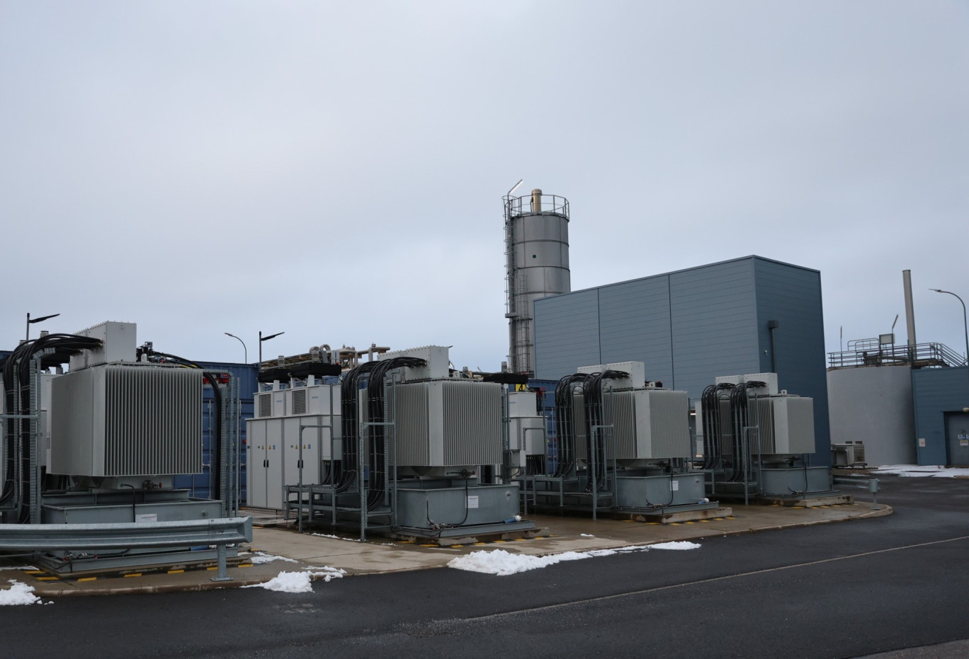 © Préfecture 54. La Centrale cycle combiné gaz (CCG) de Blénod-lès-Pont-à-Mousson est aujourd’hui équipée d’une batterie hybridée d’une puissance de 15 MW. Une première en France voire dans le monde ! 