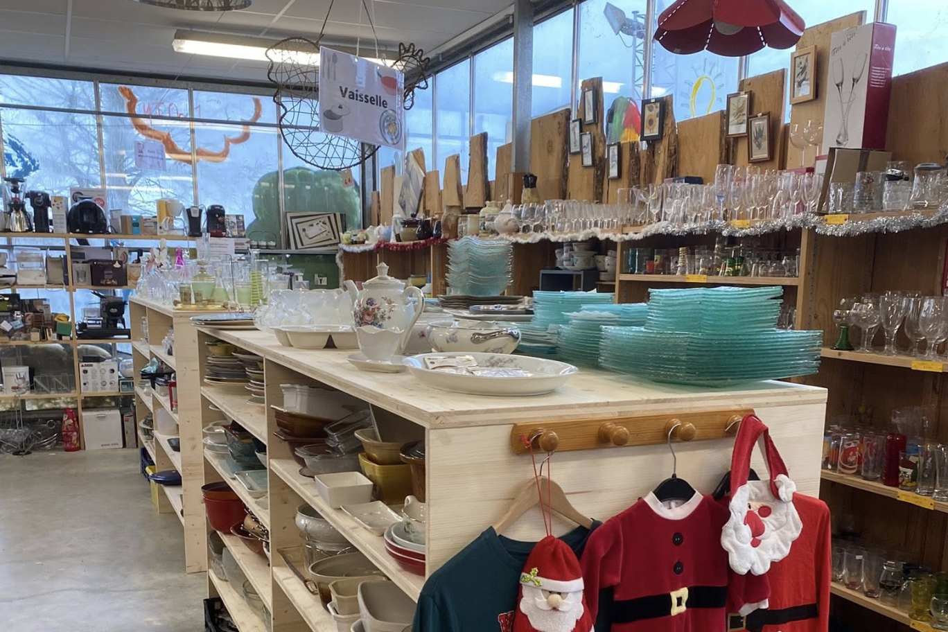 À Sombernon, la recyclerie la Boucle propose des produits de seconde main pour encourager le réemploi. © La Boucle