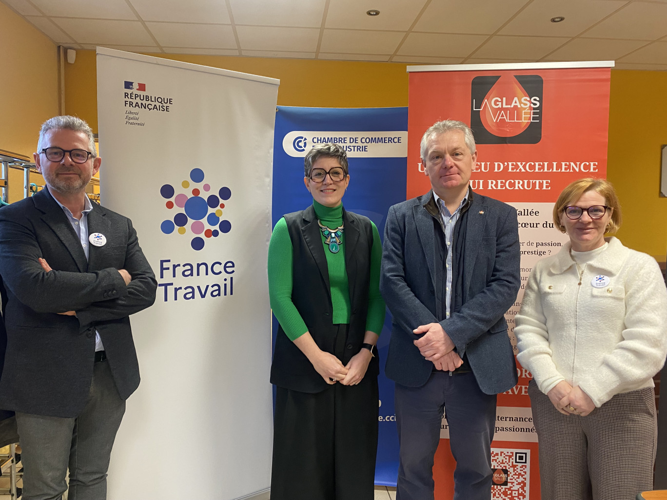  Frédéric Lefebvre, directeur France Travail de l’agence du Tréport, Audrey Berenger, conseillère proximité entreprise à la CCI Rouen Métropole, Stéphane Franconville, président de la Glass Vallée et Lynn Dehornnoy, directrice de l’agence France Travail de Friville-Escarbotin.