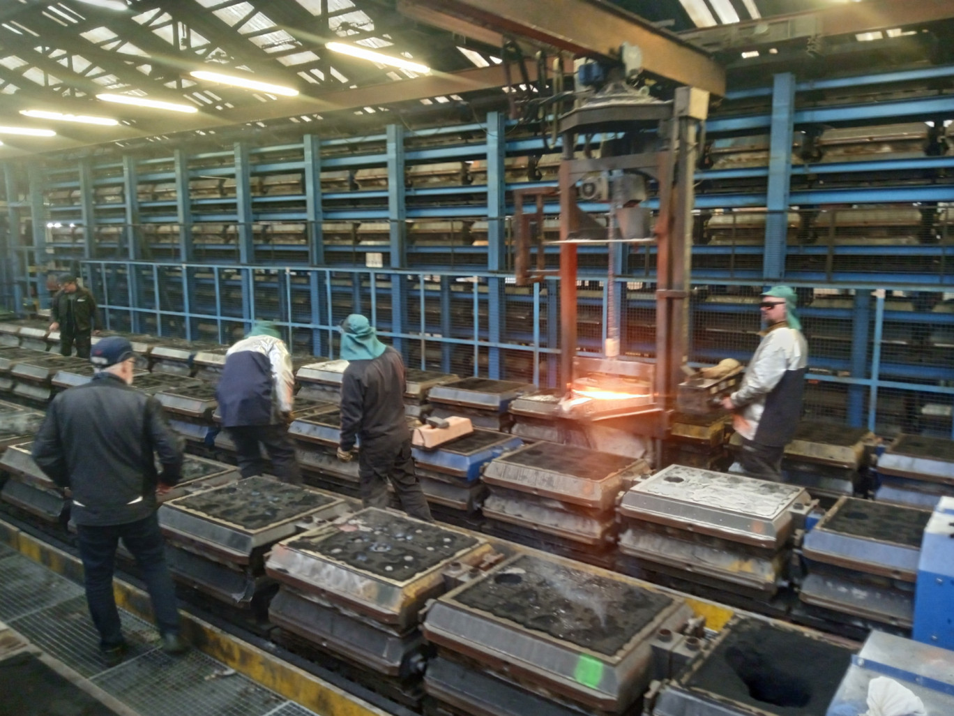 La coulée de fonte sur site permet de mouler des pièces en petite ou moyenne série. 