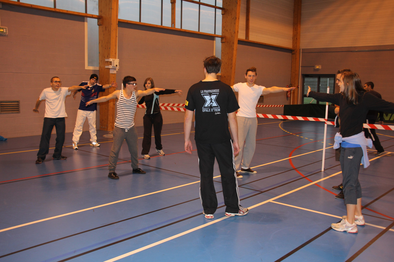 Il ne s’agit pas de banals exercices physiques mais bien d’épreuves sportives mettant en avant la cohésion d’équipe.