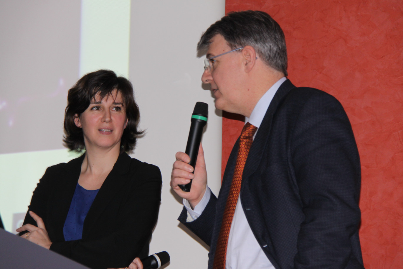 Les intervenants étaient Sylvie Duchassaing, directrice de l'information et de l'analyse économiques et territoriales, et François Bavay, directeur départemental de la Banque de France.