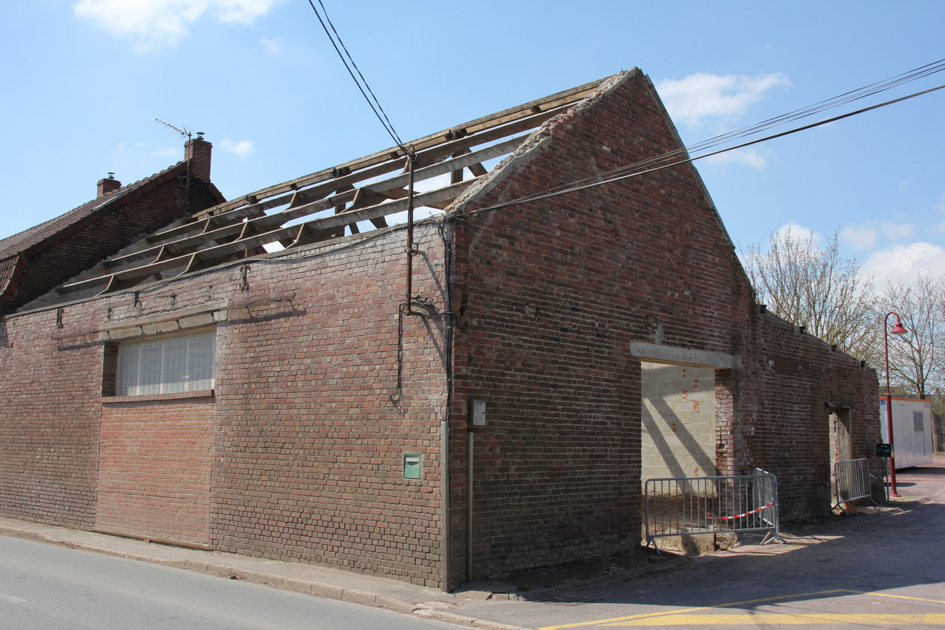 Le bâtiment va être divisé en deux parties, l’une commerciale, la seconde artisanale.