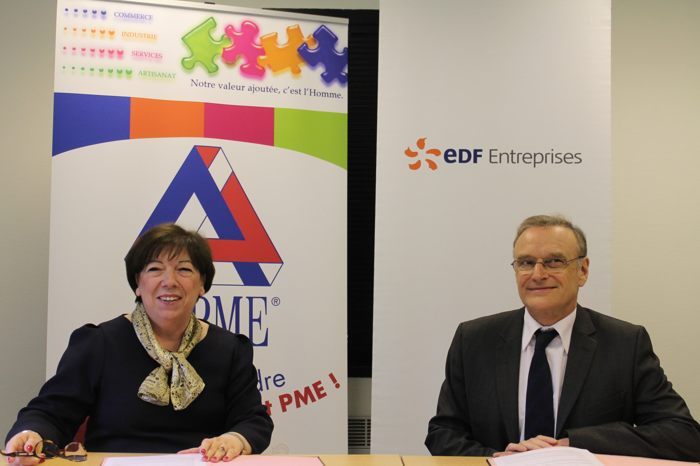 Les signataires de la convention, Yvonne Tassou et Alain Laruelle.