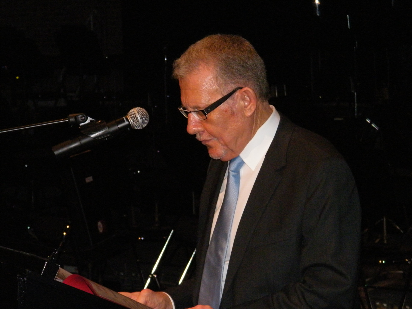 « Jean-Claude Dissaux, maire d'Aire-sur-la-Lys et conseiller général du Pas-de-Calais ».