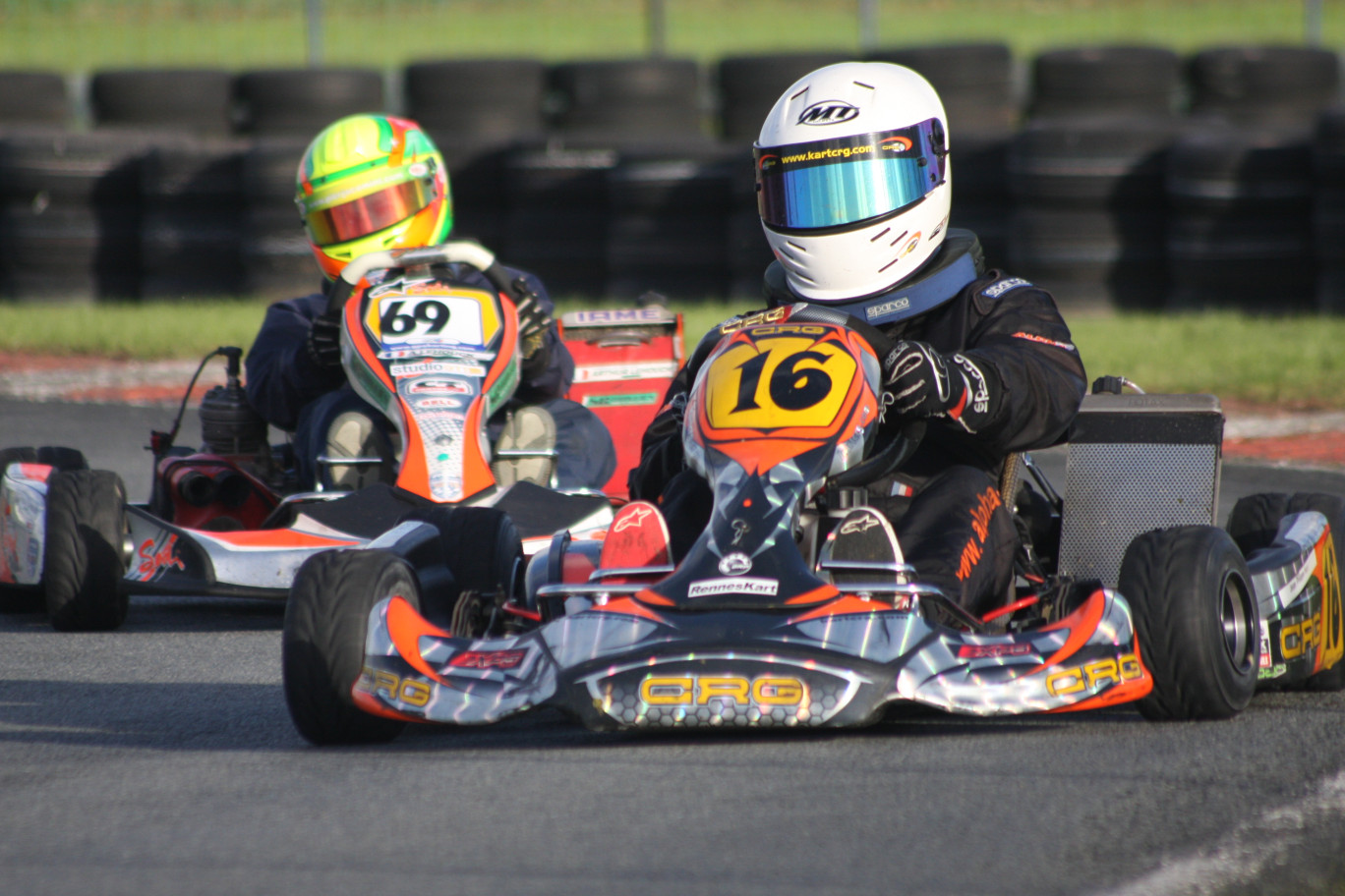 Un relai par équipe en Kart est une épreuve intéressante pour créer de la cohésion d’équipe, ou intégrer des nouveaux arrivant dans une entreprise. Selon Alexis, pour que cette épreuve marque plus encore les esprits et reste inoubliable, mieux vaut l’organiser dans un lieu mythique.