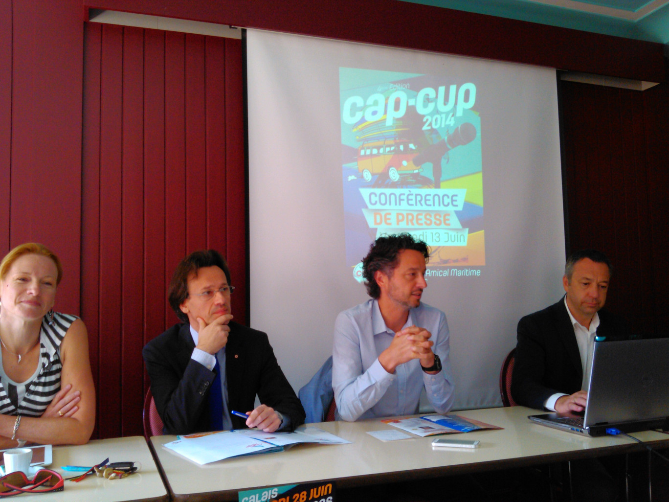 « L'équipe du Calais Business Club avec les partenaires de l'événement ».