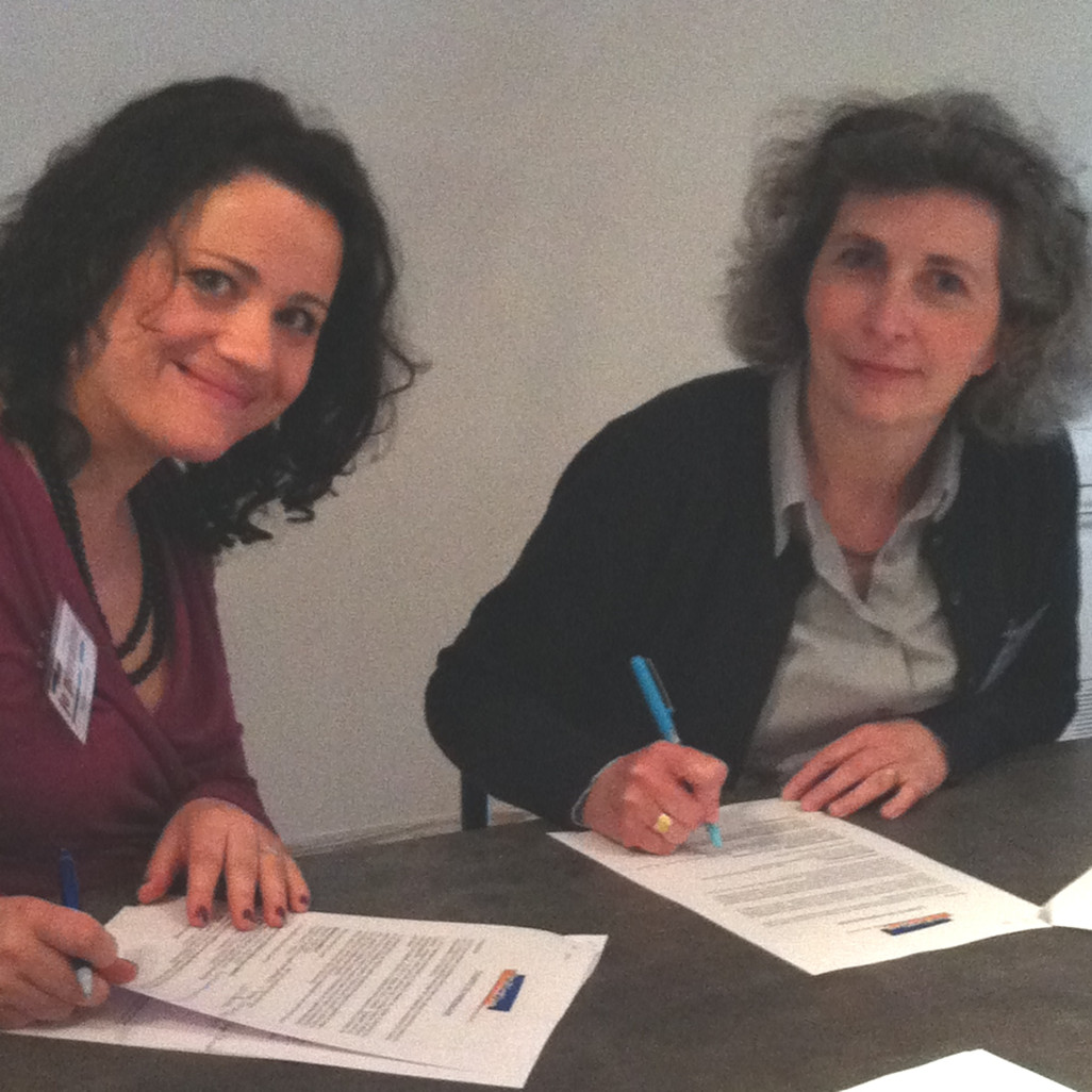 La signature d’une charte de parrainage officialise la relation entre le porteur de projet et le parrain.