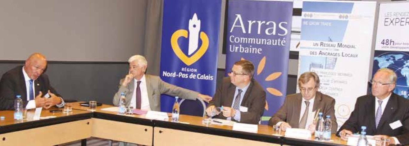 De gauche à droite lors de la présentation à la presse du WTC arrageois : Marc Edel, directeur du WTC Lille-Arras, Luc Doublet, président de CCI International Nord de France, Philippe Rapeneau, président de la Communauté urbaine d’Arras, Philippe Vasseur, président de la CCI Nord de France, et Patrick Van Den Schrieck, président du WTC Lille.